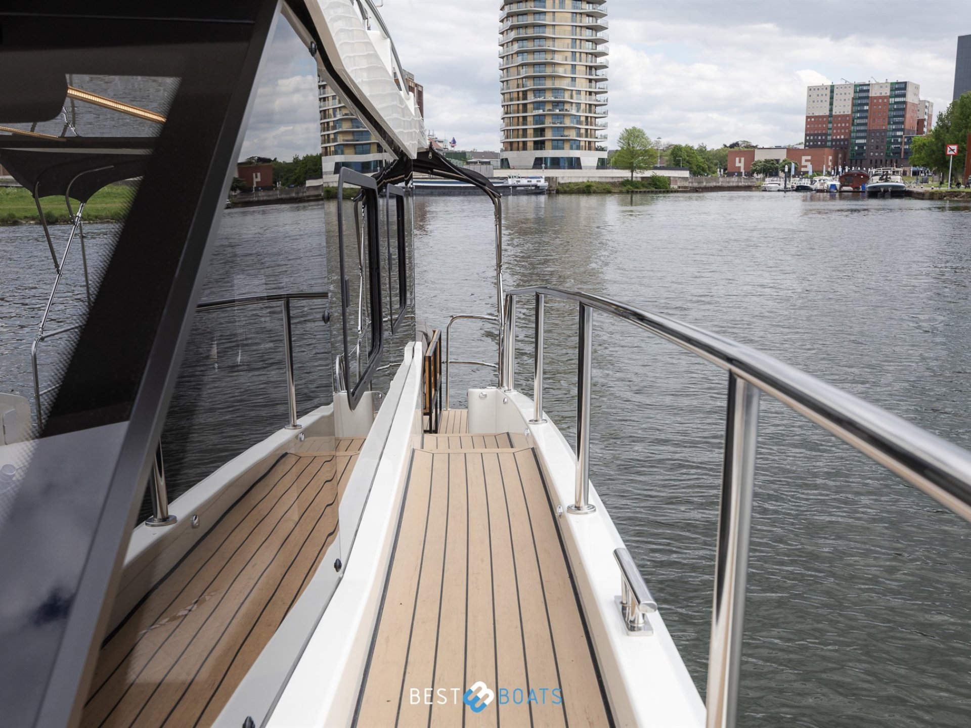 Cobra Yachts Futura 36 Premium Fly