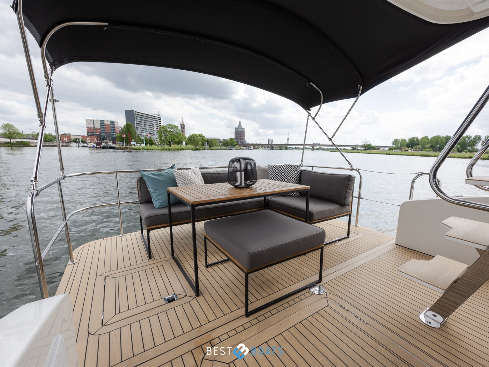 Cobra Yachts Futura 36 Premium Fly