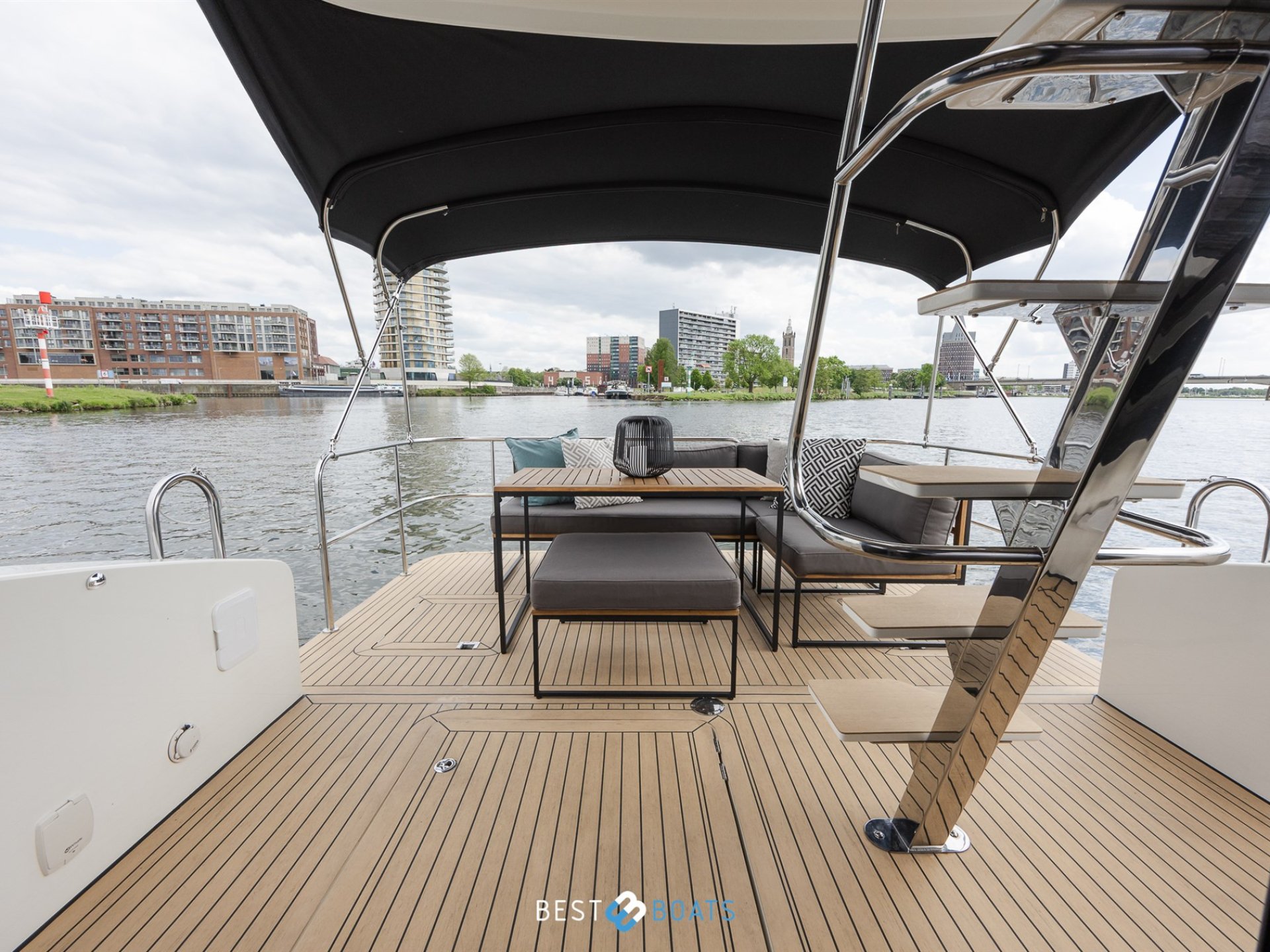 Cobra Yachts Futura 36 Premium Fly