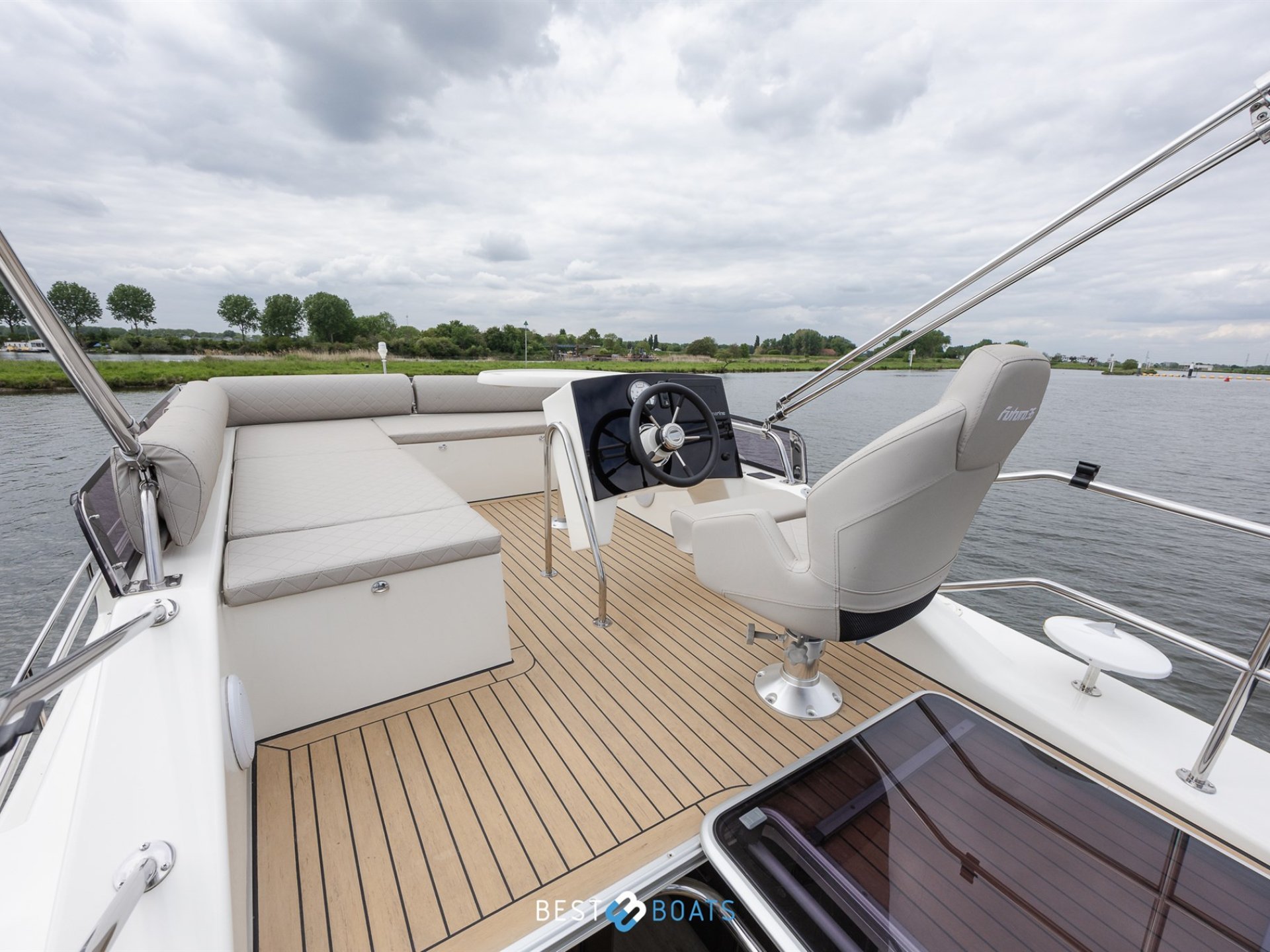 Cobra Yachts Futura 36 Premium Fly