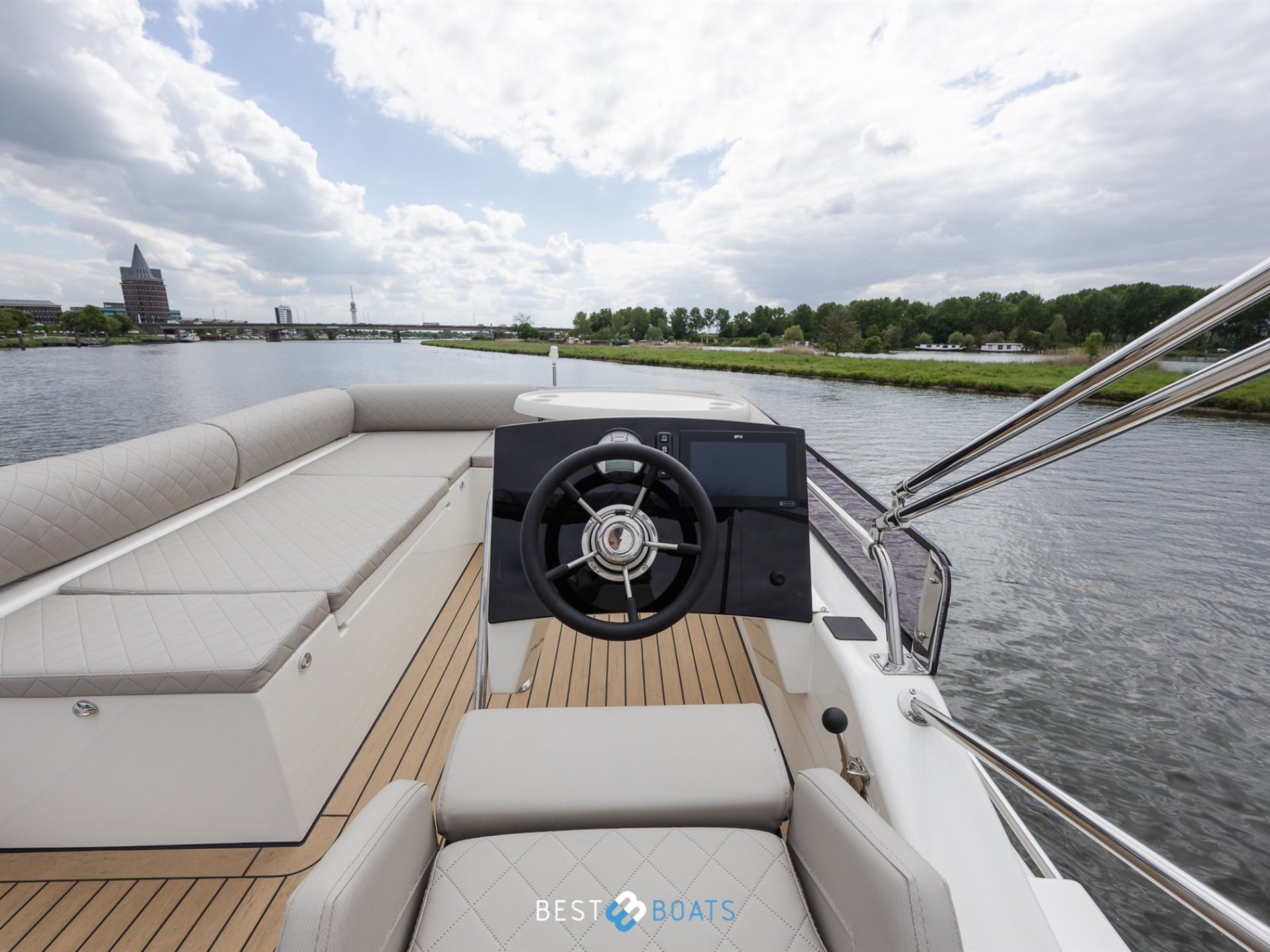 Cobra Yachts Futura 36 Premium Fly