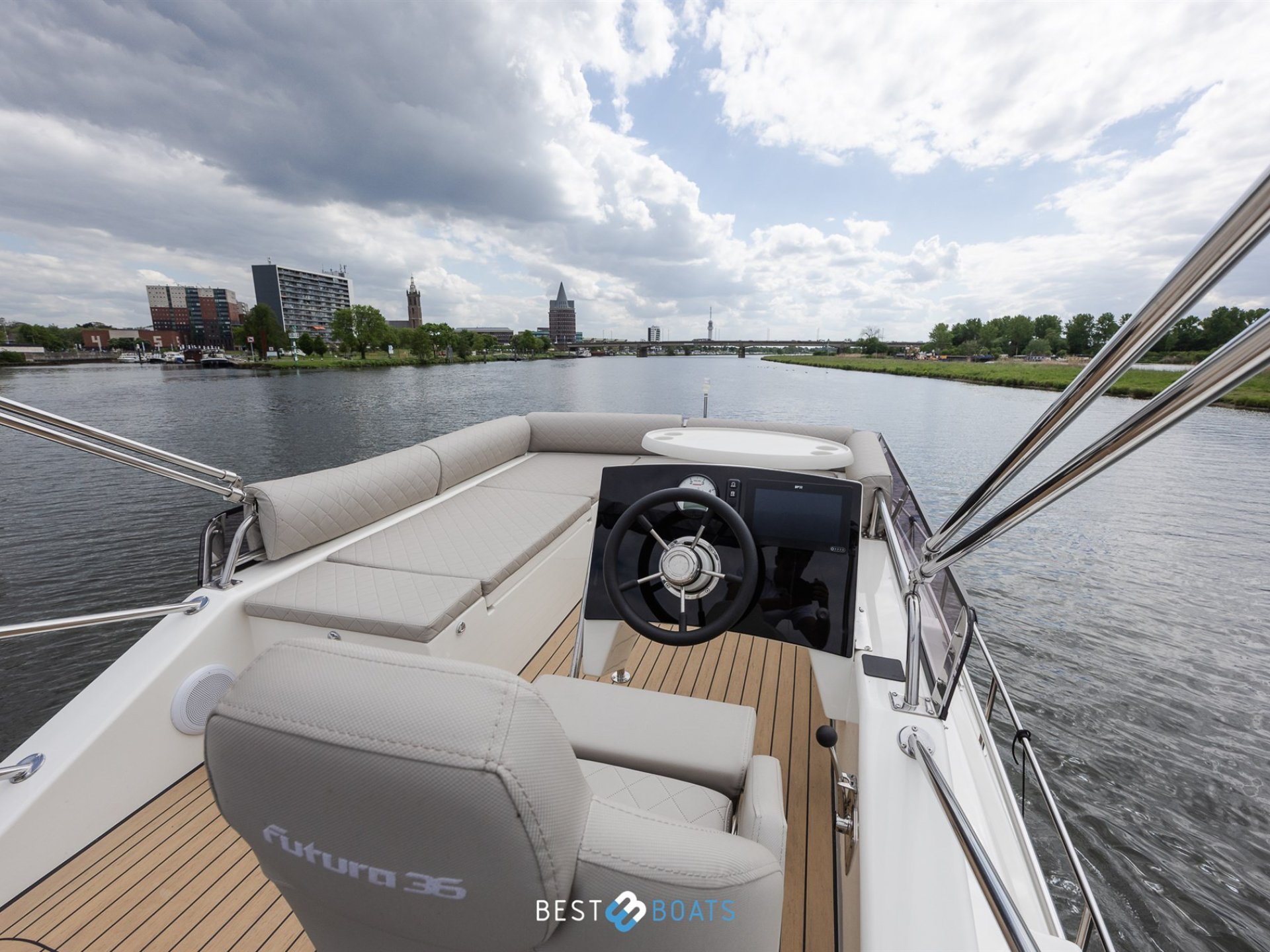Cobra Yachts Futura 36 Premium Fly