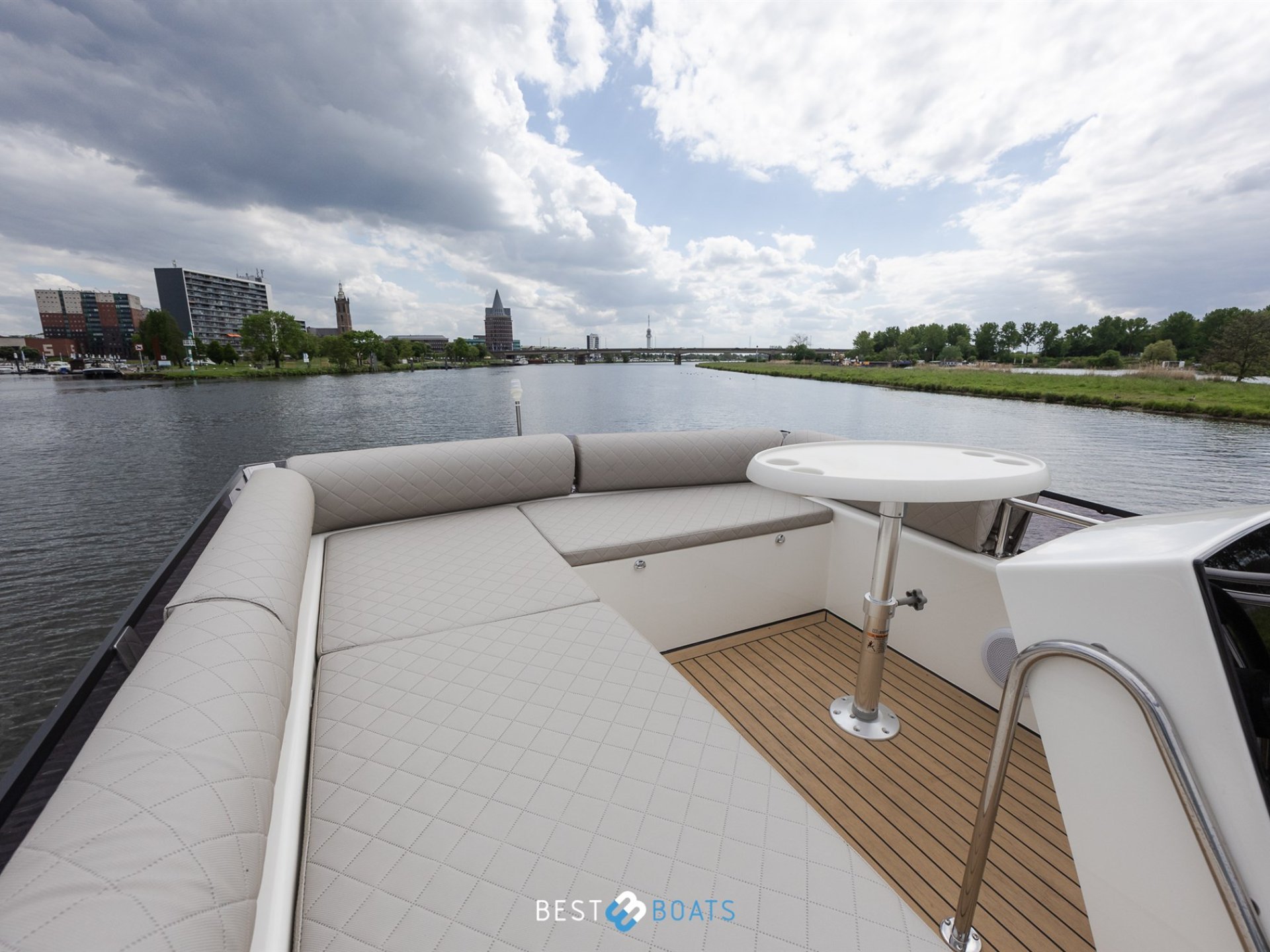 Cobra Yachts Futura 36 Premium Fly