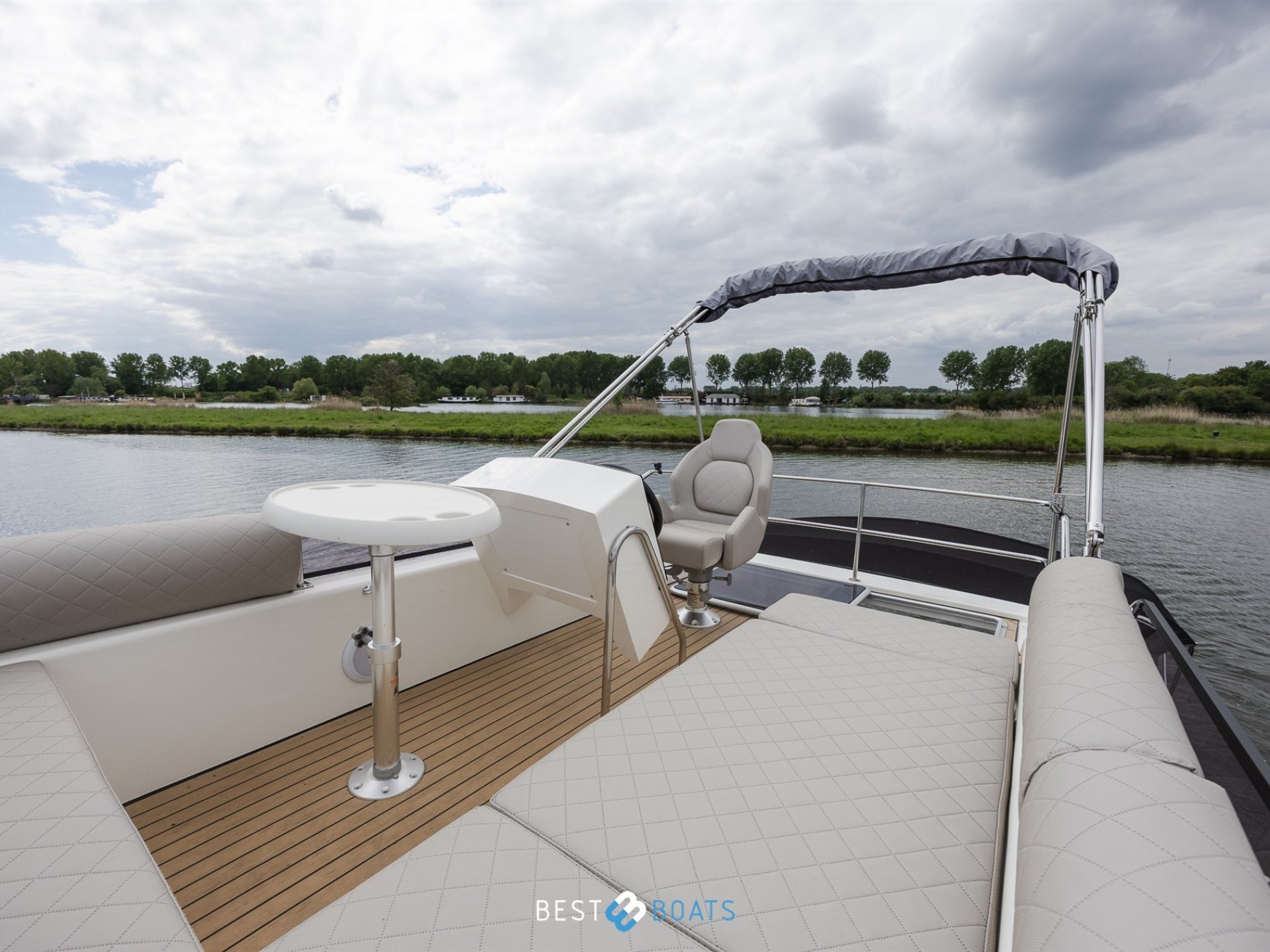 Cobra Yachts Futura 36 Premium Fly