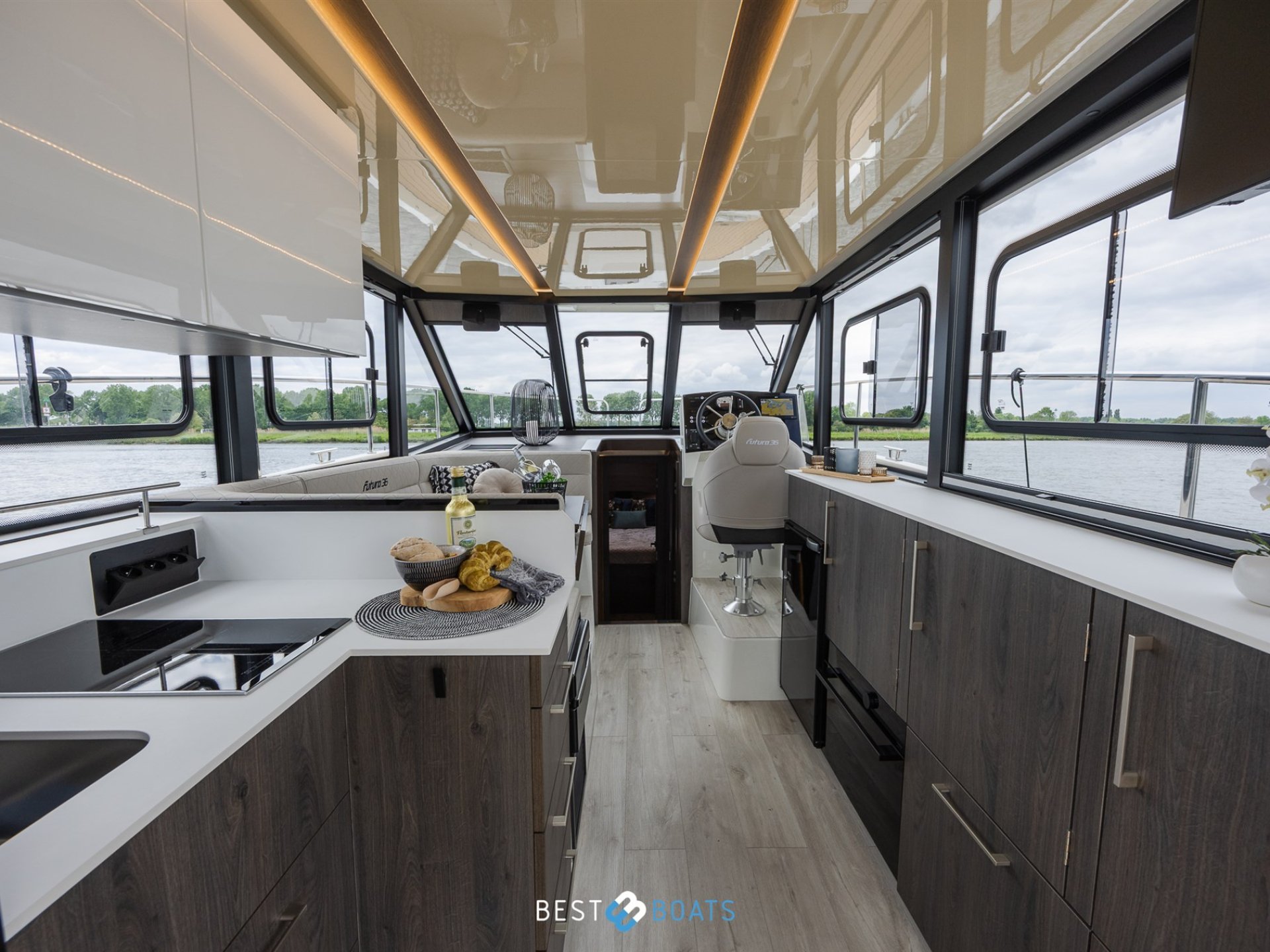 Cobra Yachts Futura 36 Premium Fly
