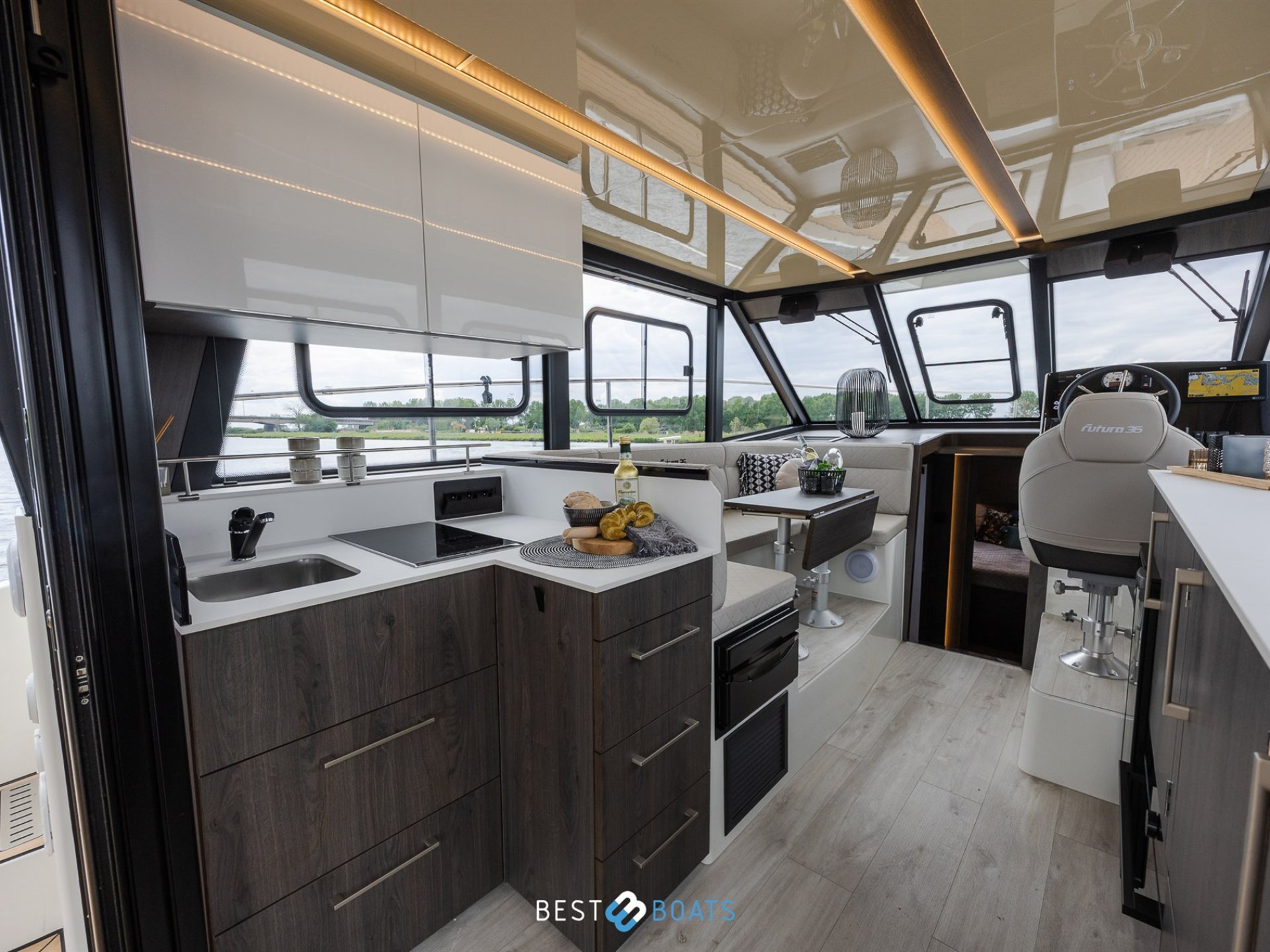 Cobra Yachts Futura 36 Premium Fly