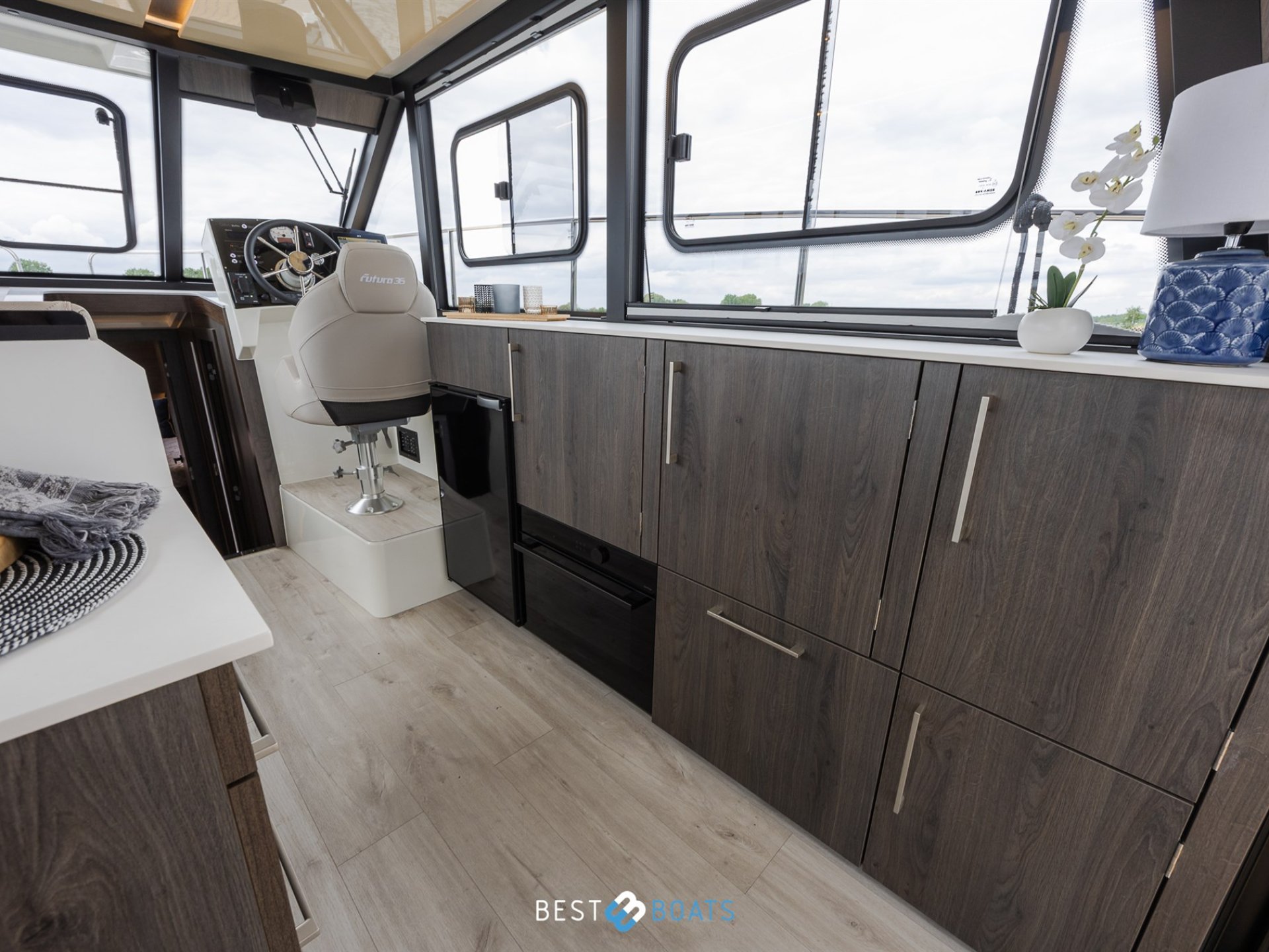 Cobra Yachts Futura 36 Premium Fly