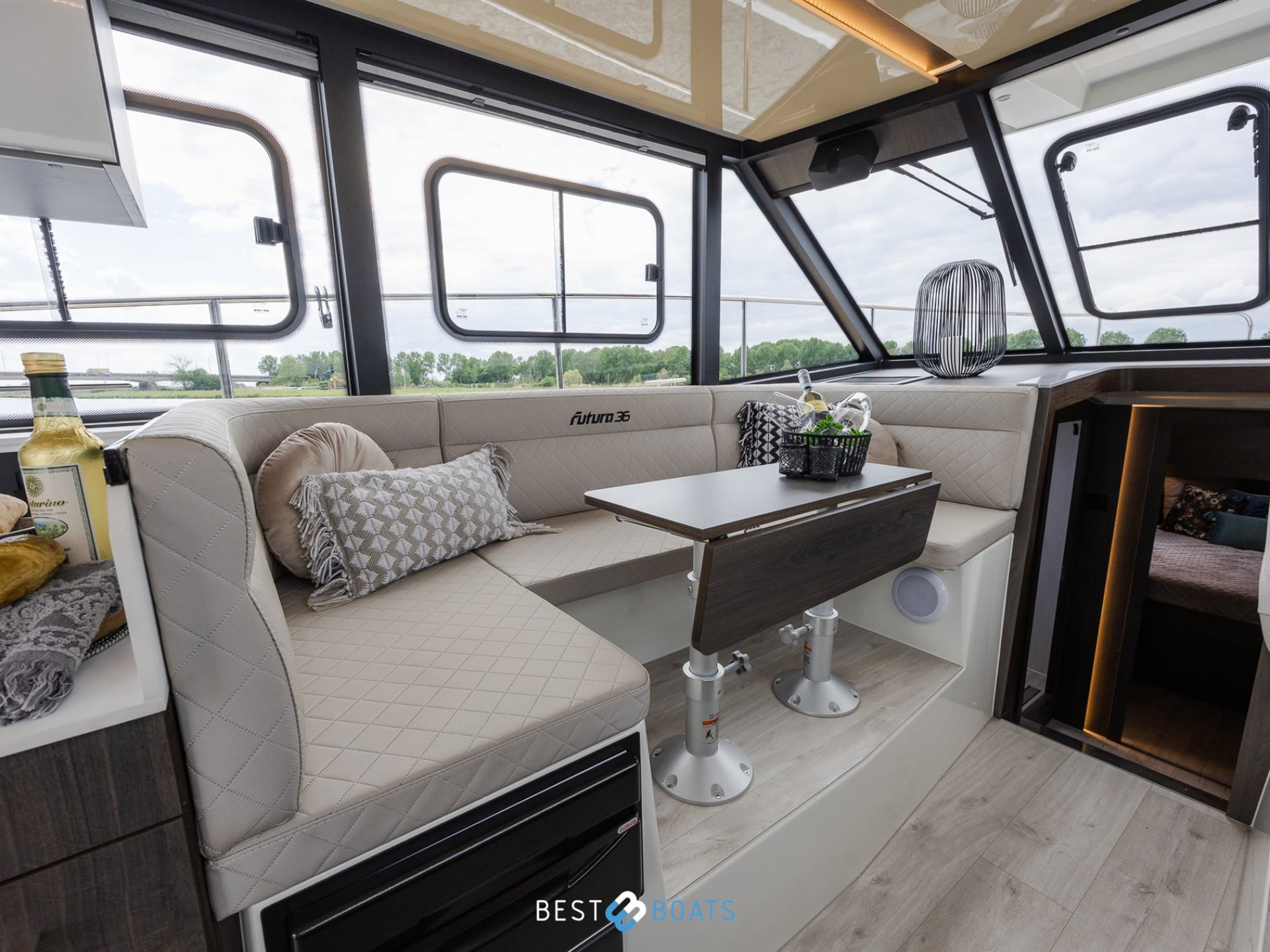 Cobra Yachts Futura 36 Premium Fly