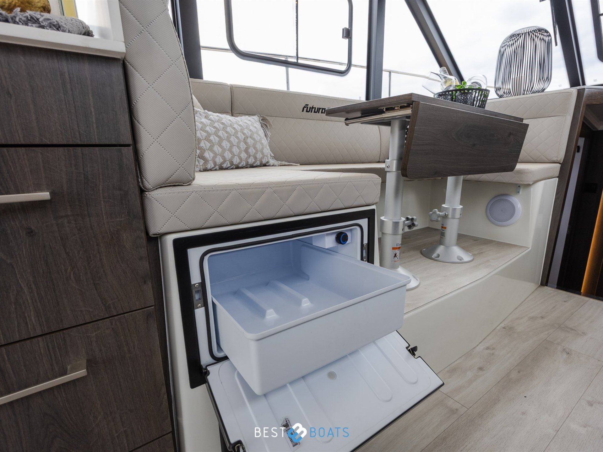 Cobra Yachts Futura 36 Premium Fly