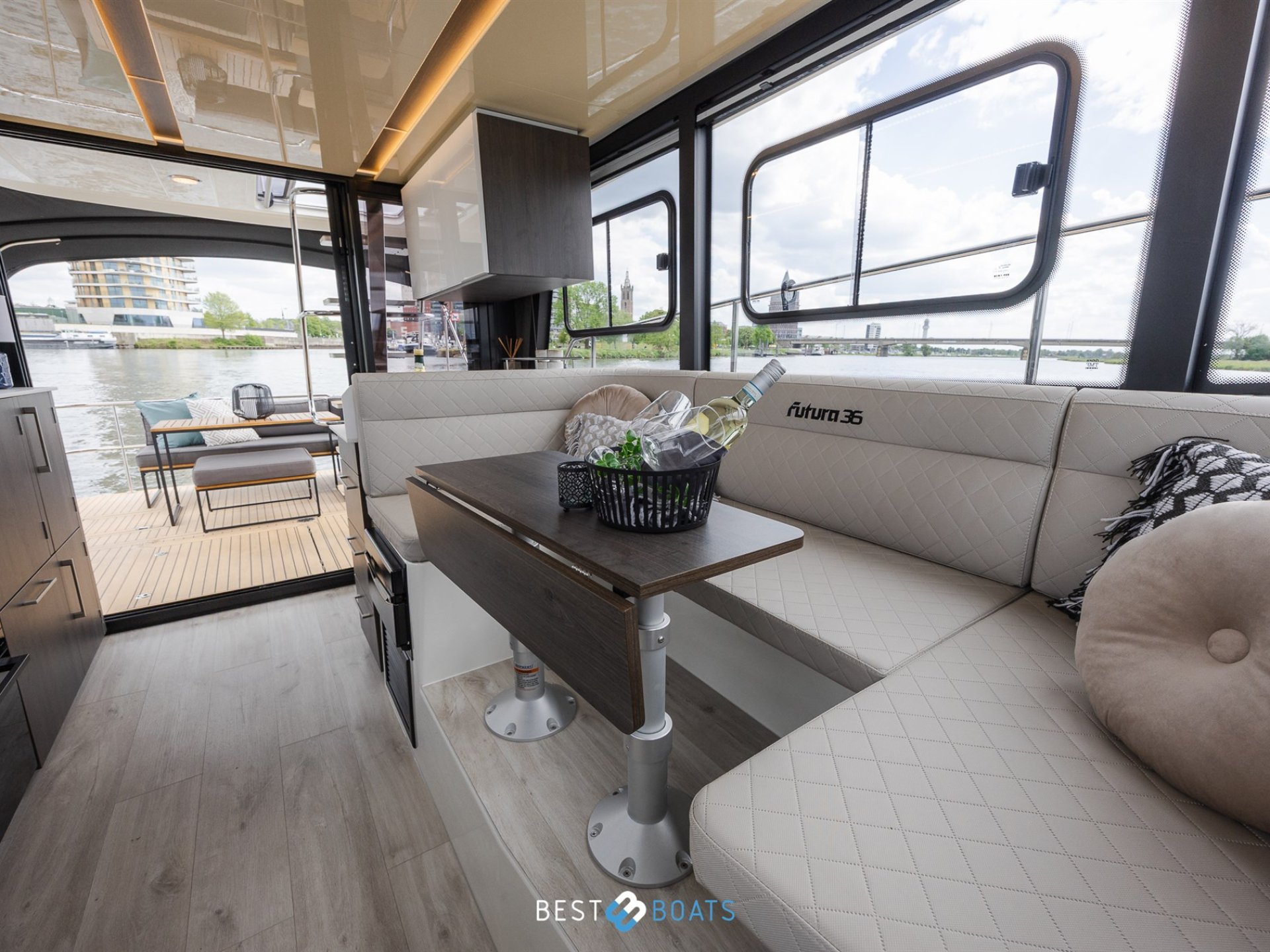 Cobra Yachts Futura 36 Premium Fly