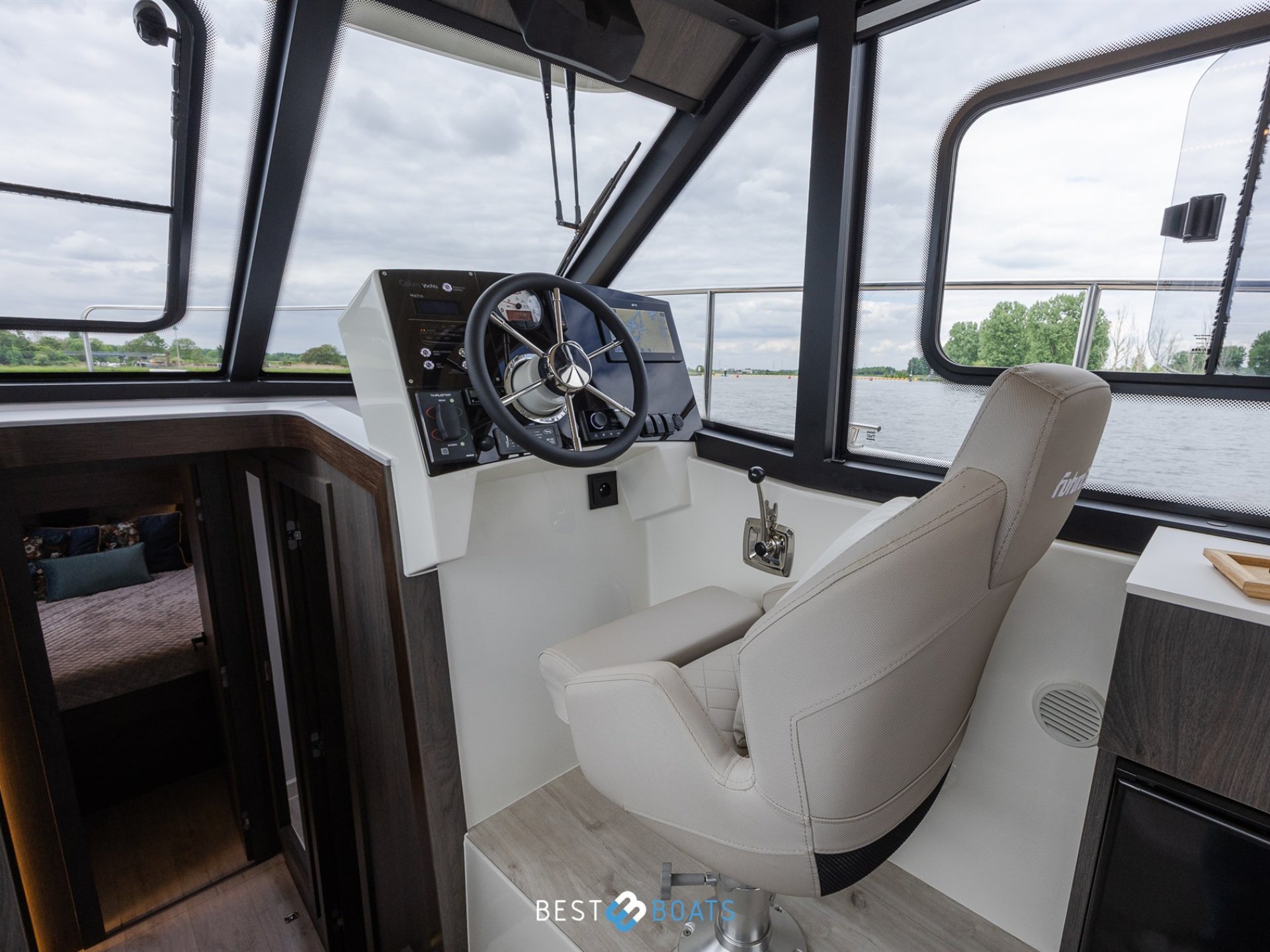 Cobra Yachts Futura 36 Premium Fly