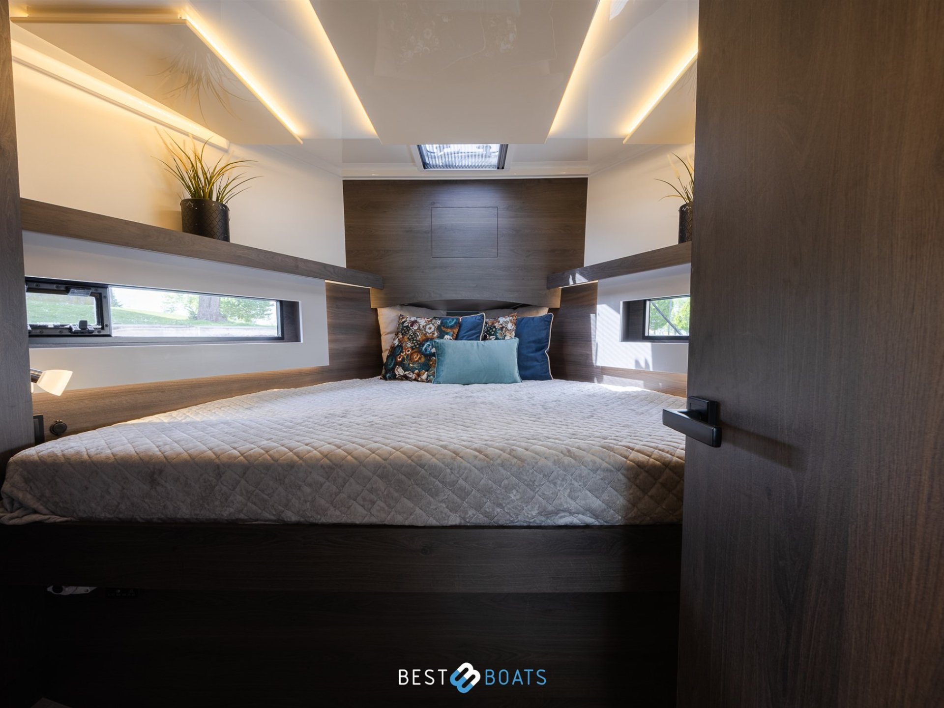 Cobra Yachts Futura 36 Premium Fly