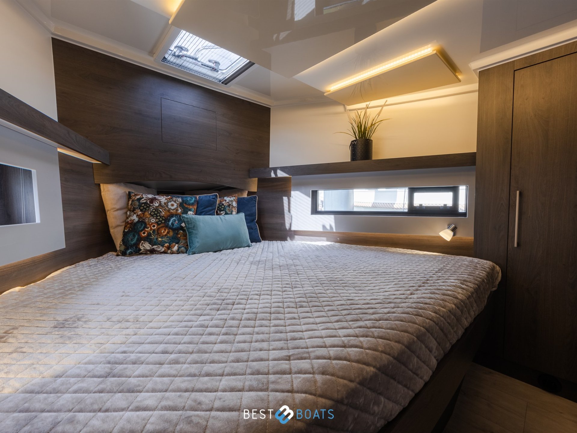 Cobra Yachts Futura 36 Premium Fly