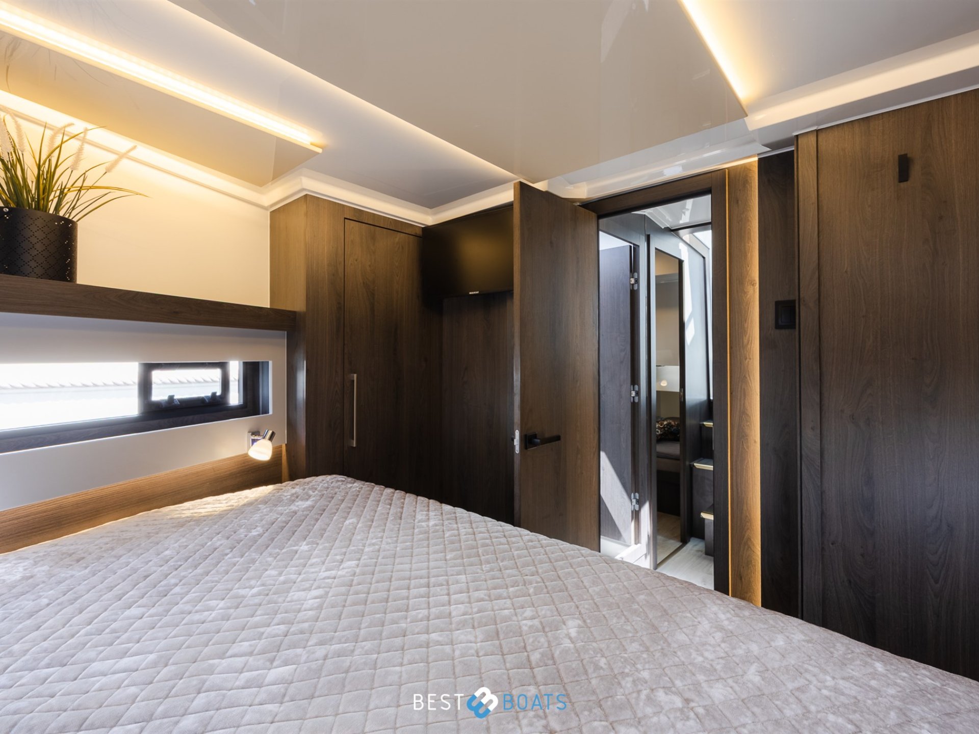 Cobra Yachts Futura 36 Premium Fly