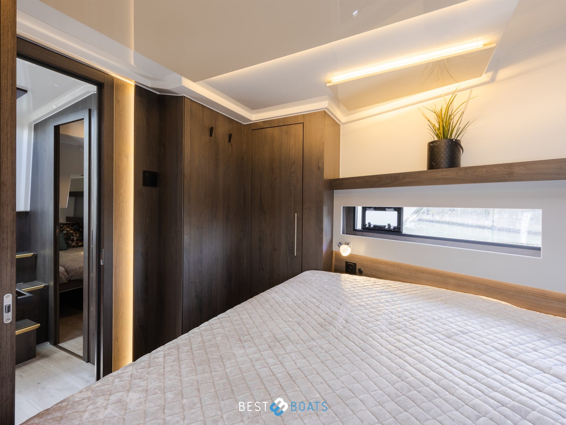Cobra Yachts Futura 36 Premium Fly
