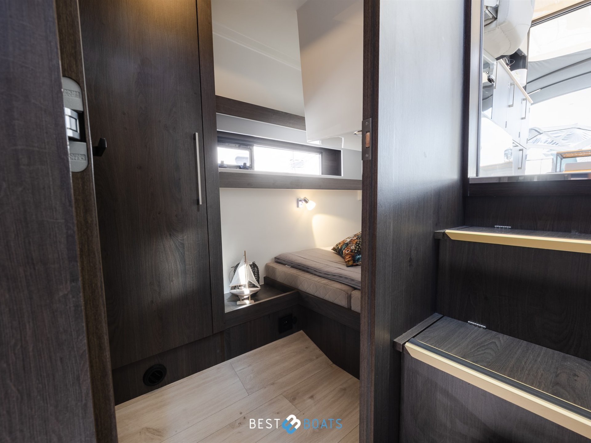 Cobra Yachts Futura 36 Premium Fly