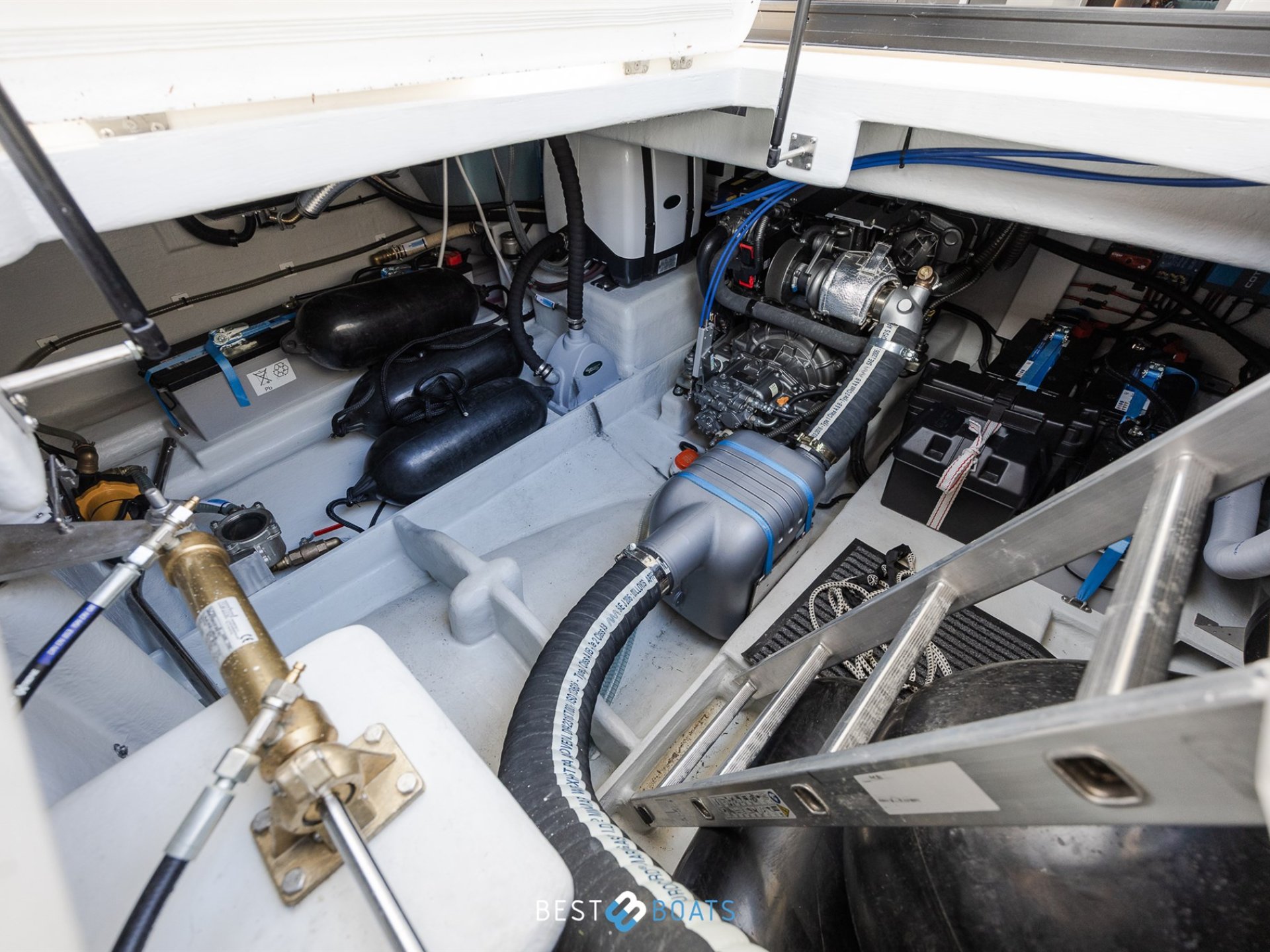 Cobra Yachts Futura 36 Premium Fly