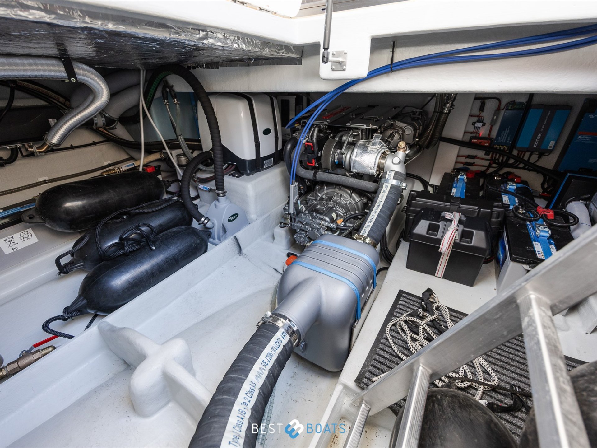 Cobra Yachts Futura 36 Premium Fly