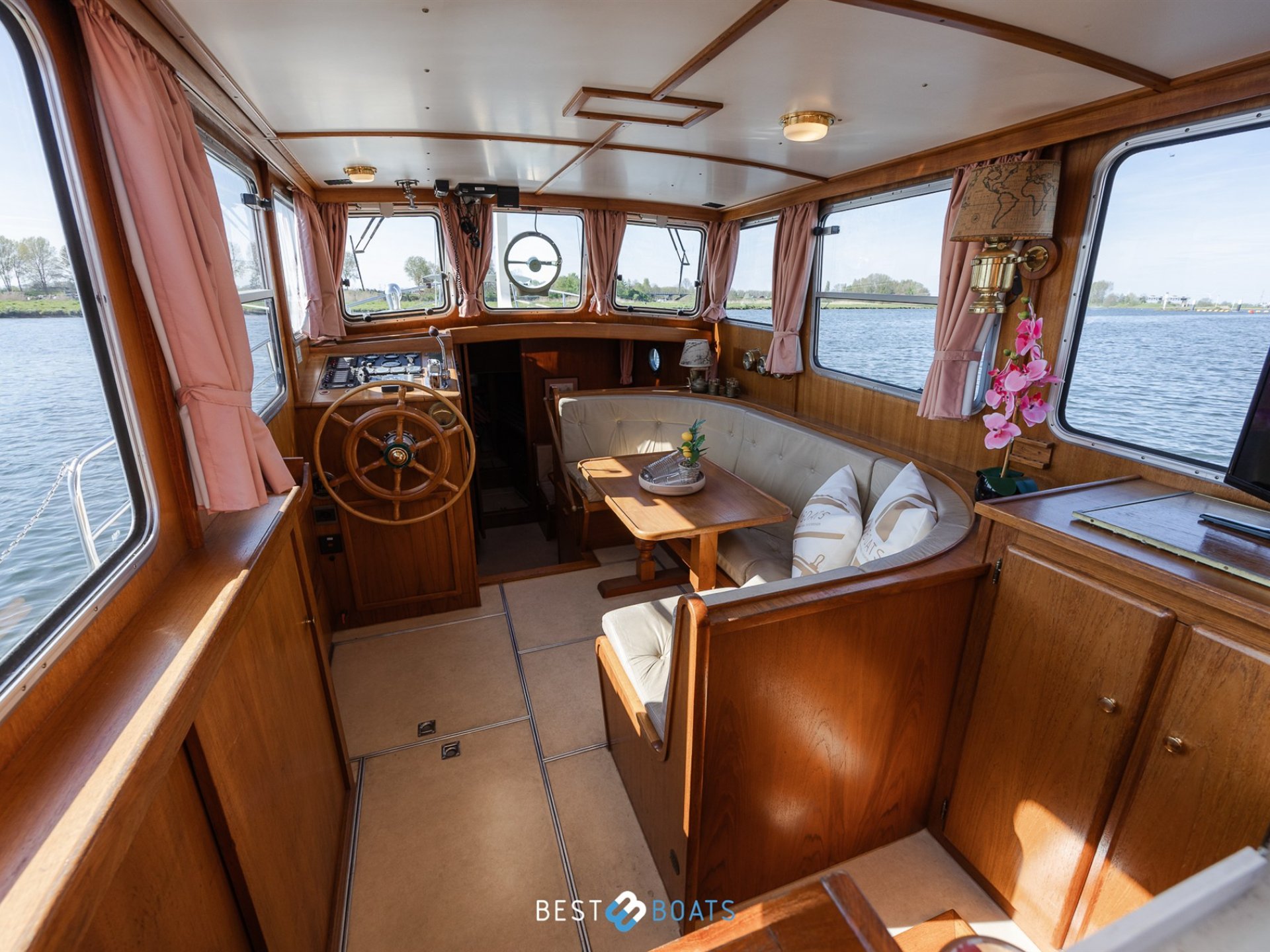 Linssen St. Jozef 1050 Salon