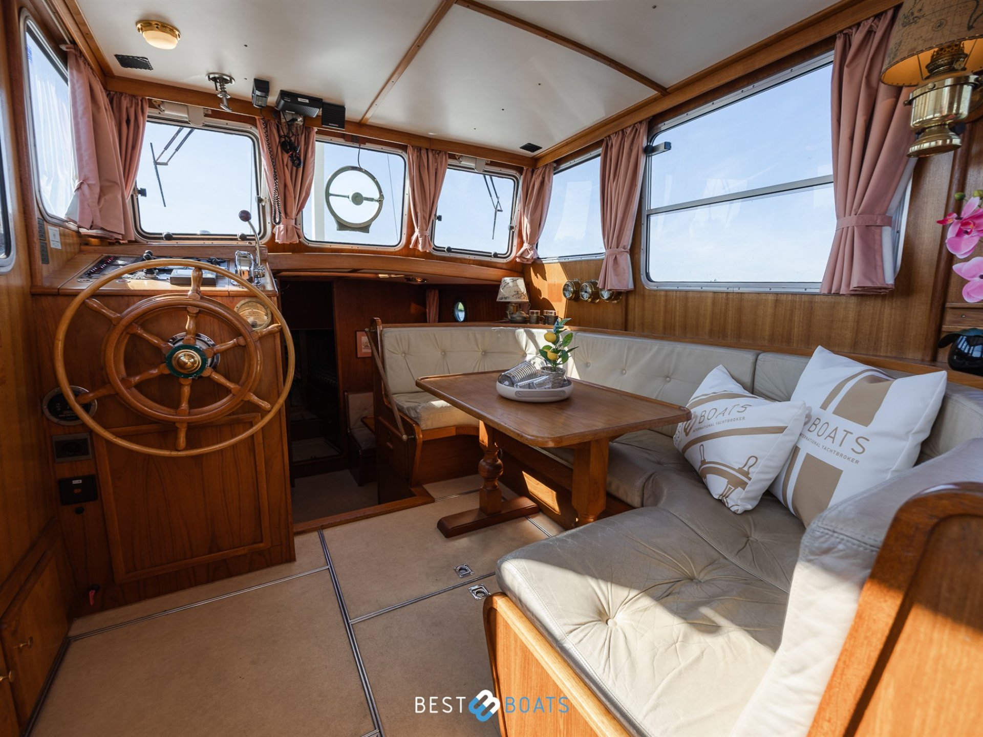 Linssen St. Jozef 1050 Salon