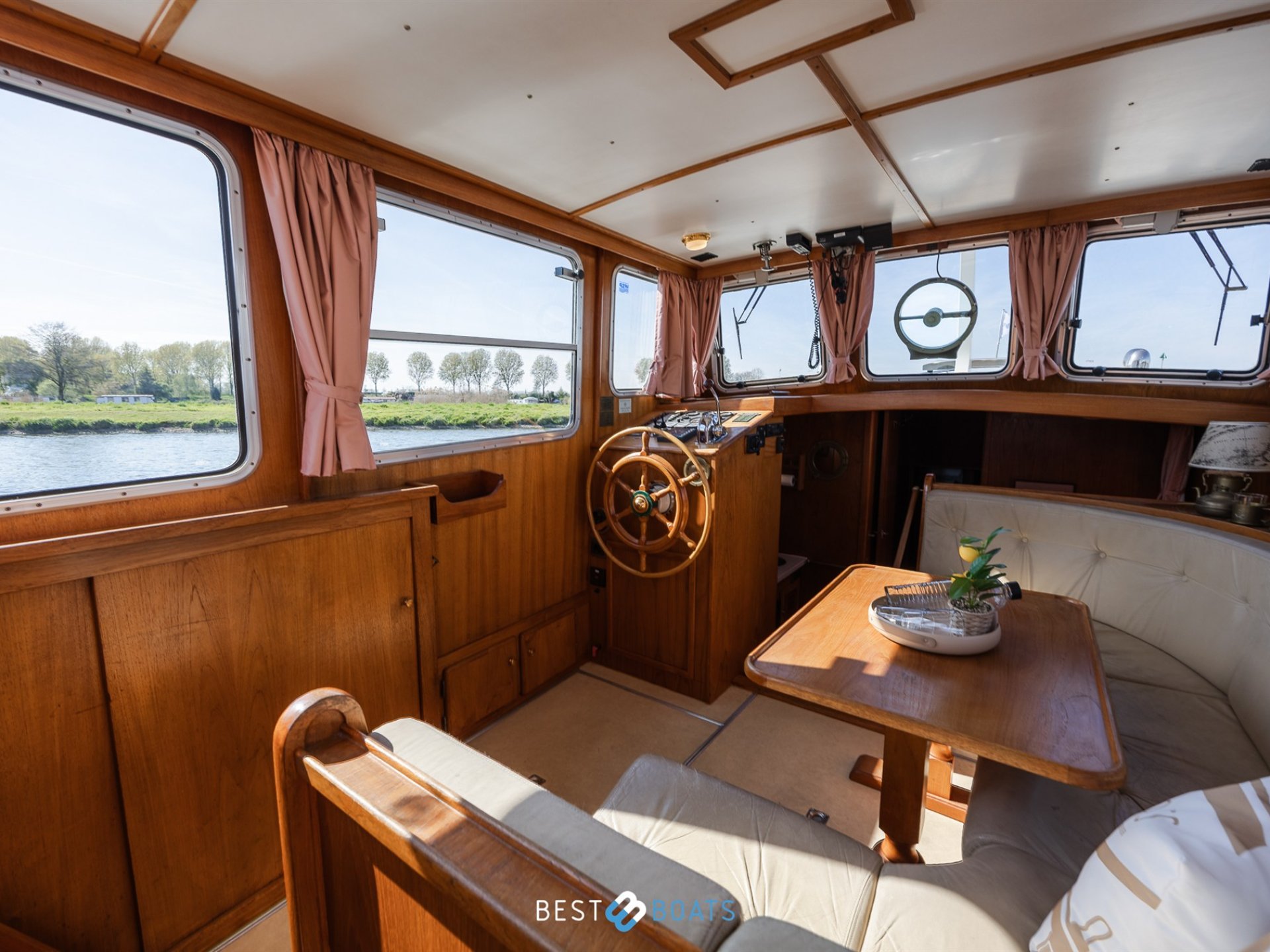 Linssen St. Jozef 1050 Salon