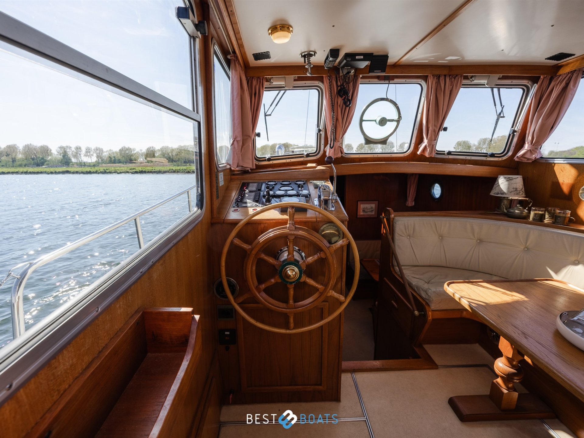 Linssen St. Jozef 1050 Salon