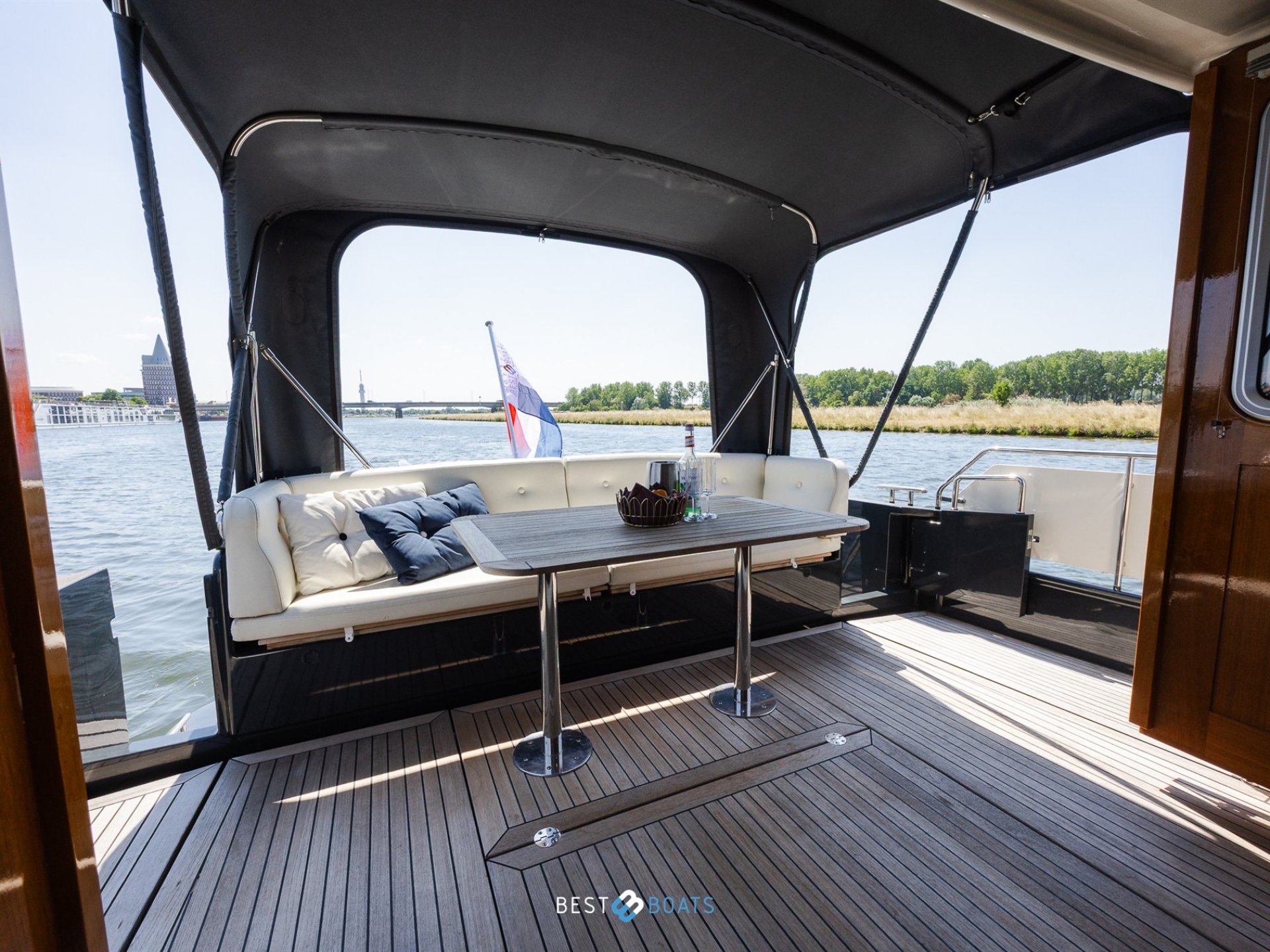 Linssen Grand Sturdy 470 Sedan Wheelhouse