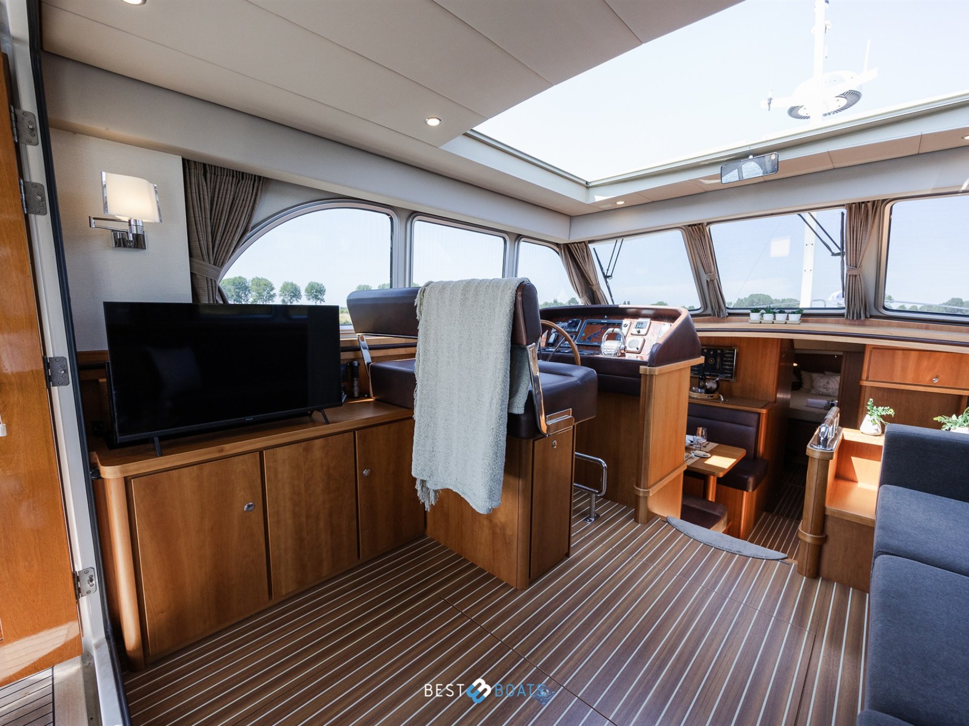 Linssen Grand Sturdy 470 Sedan Wheelhouse