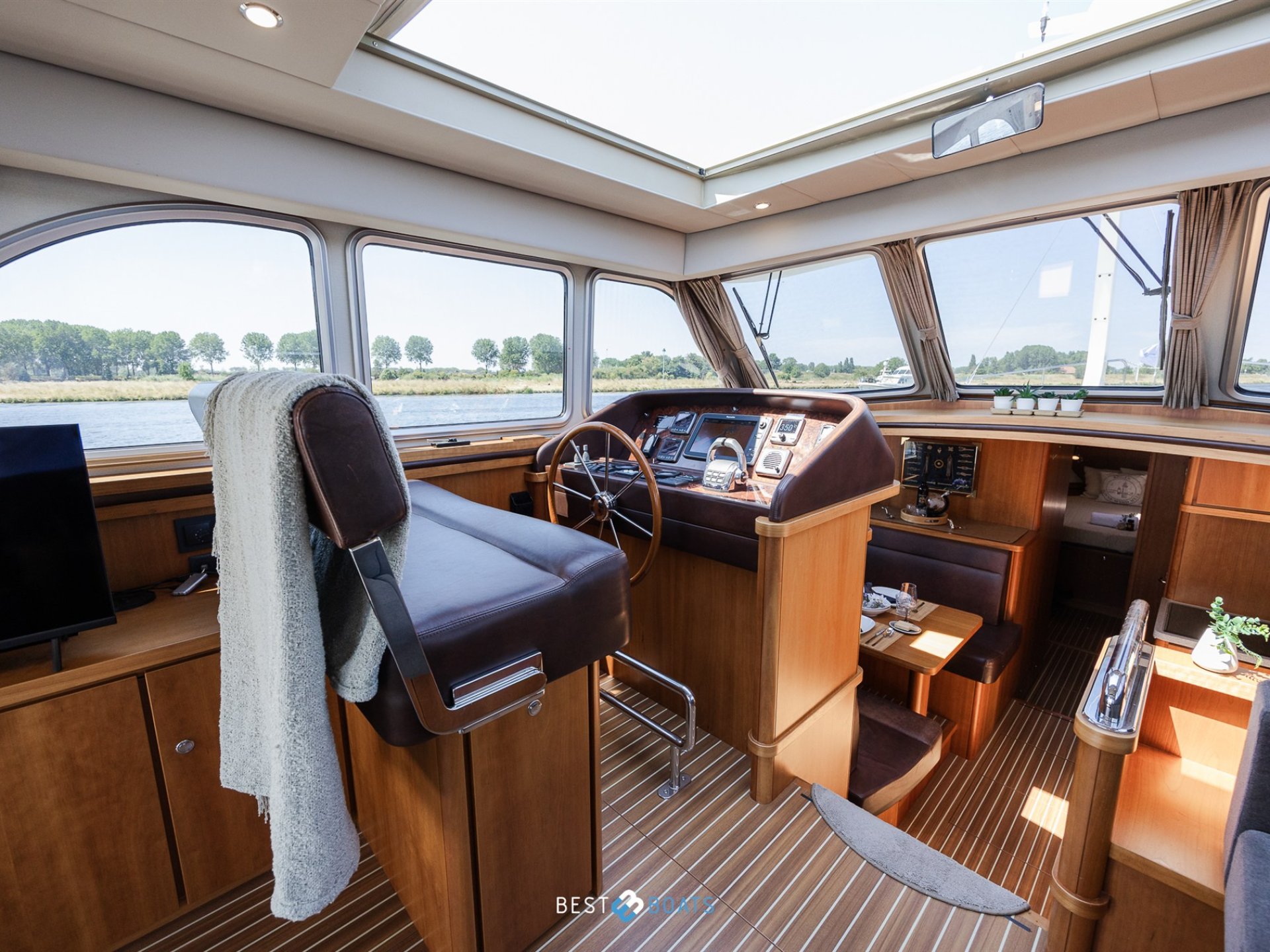 Linssen Grand Sturdy 470 Sedan Wheelhouse