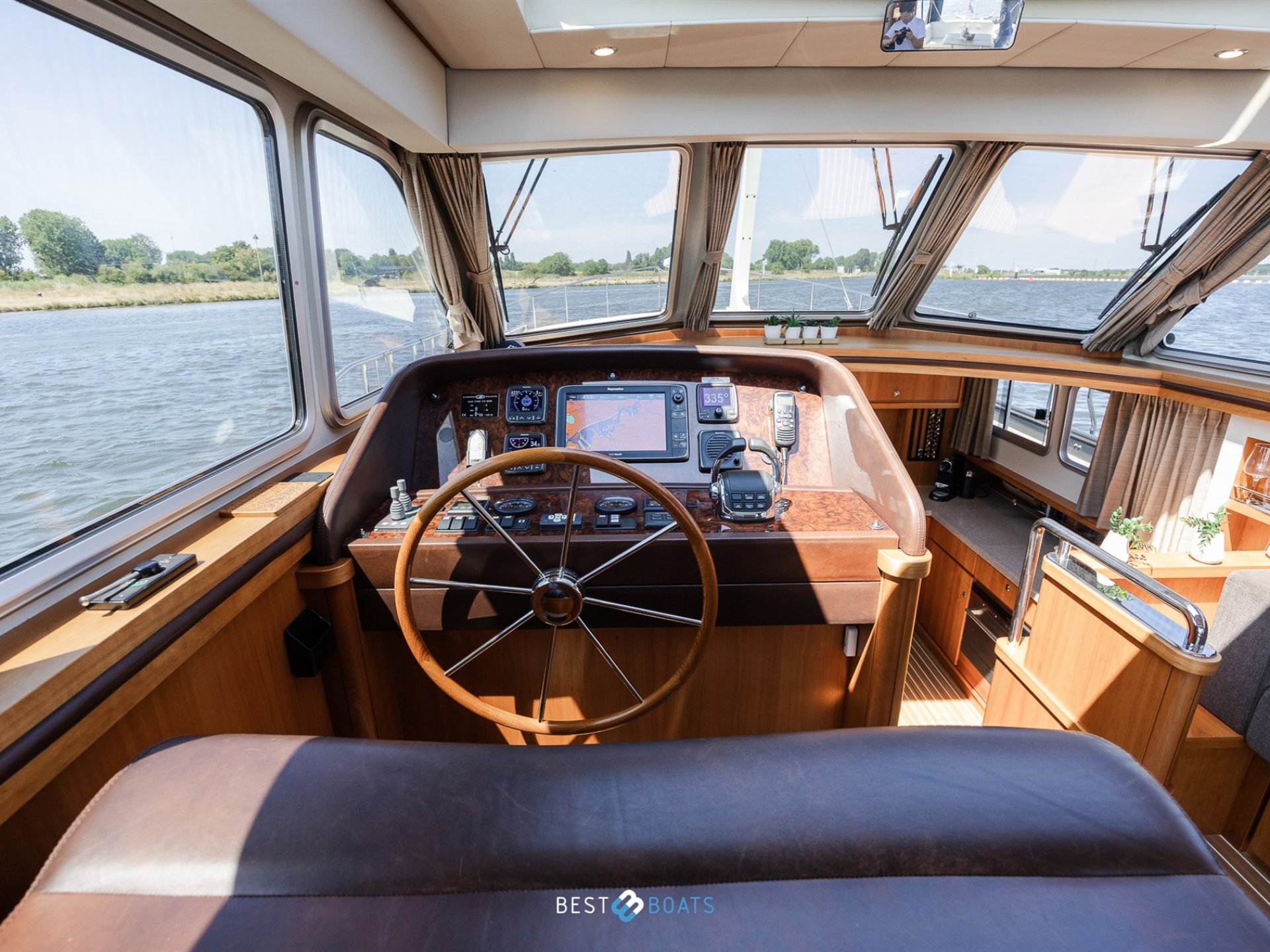 Linssen Grand Sturdy 470 Sedan Wheelhouse