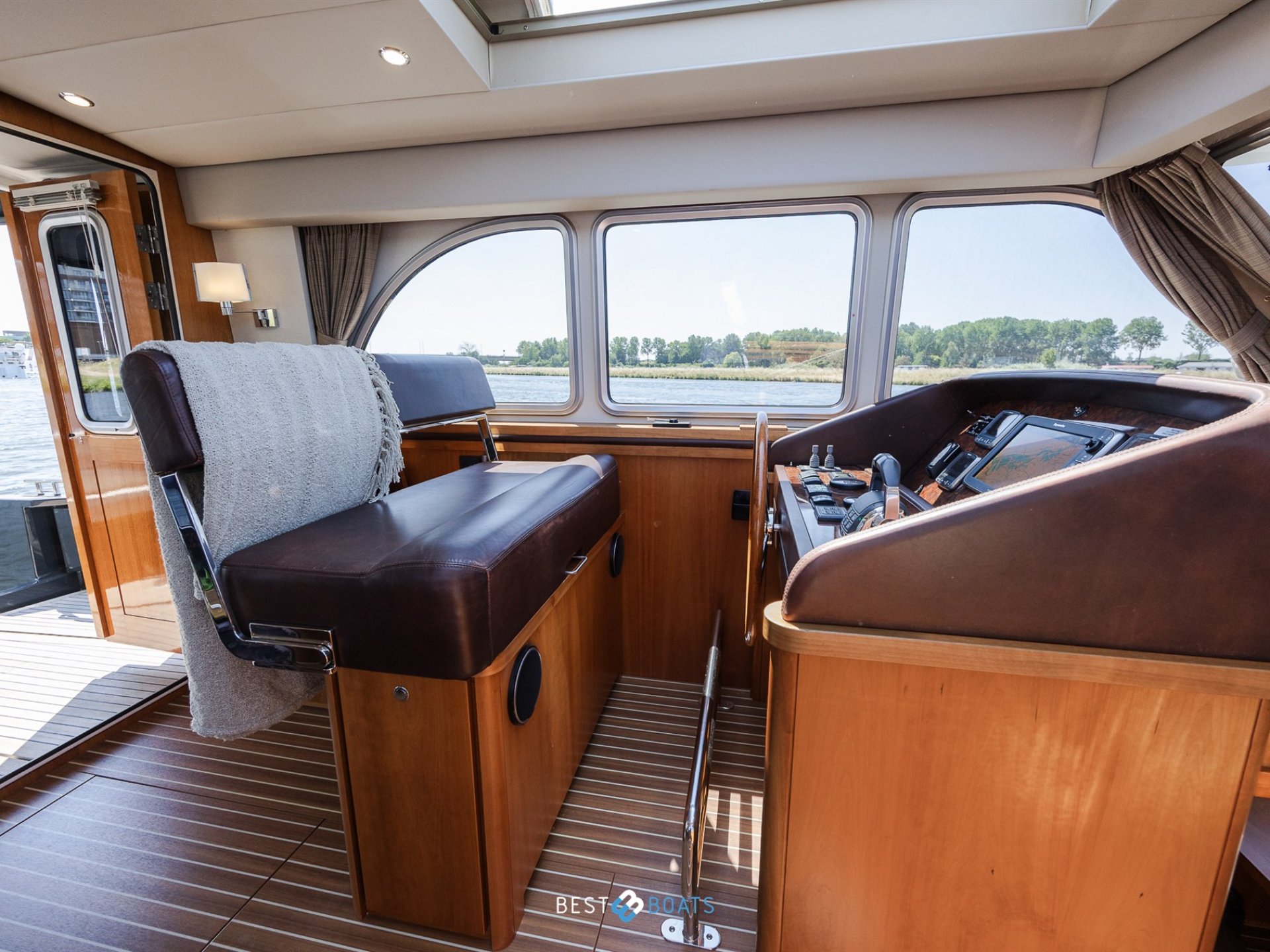 Linssen Grand Sturdy 470 Sedan Wheelhouse