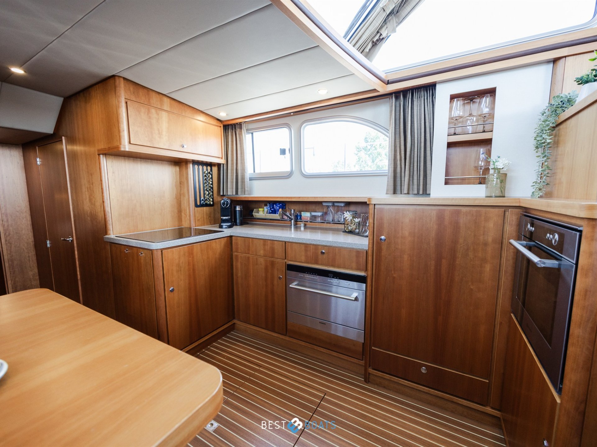 Linssen Grand Sturdy 470 Sedan Wheelhouse