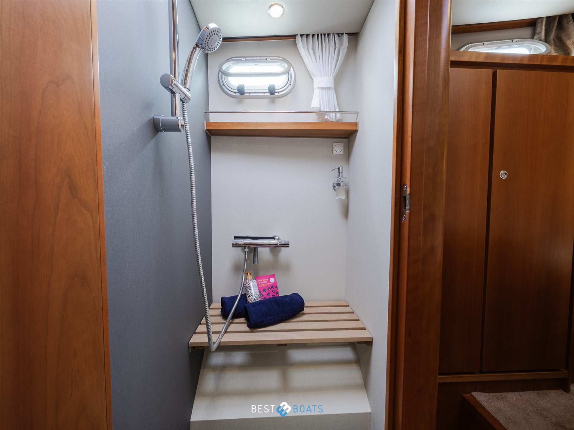 Linssen Grand Sturdy 470 Sedan Wheelhouse