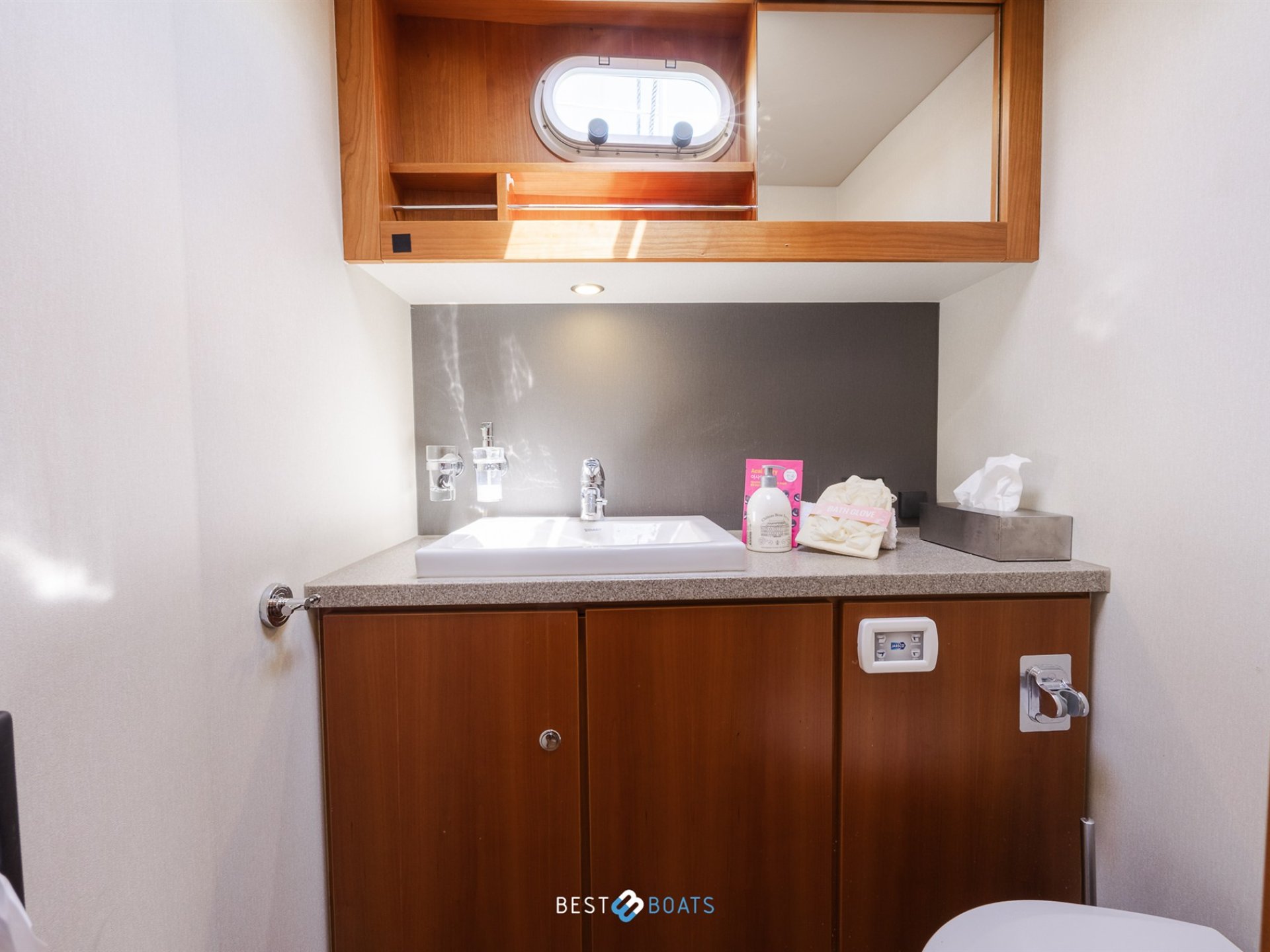 Linssen Grand Sturdy 470 Sedan Wheelhouse