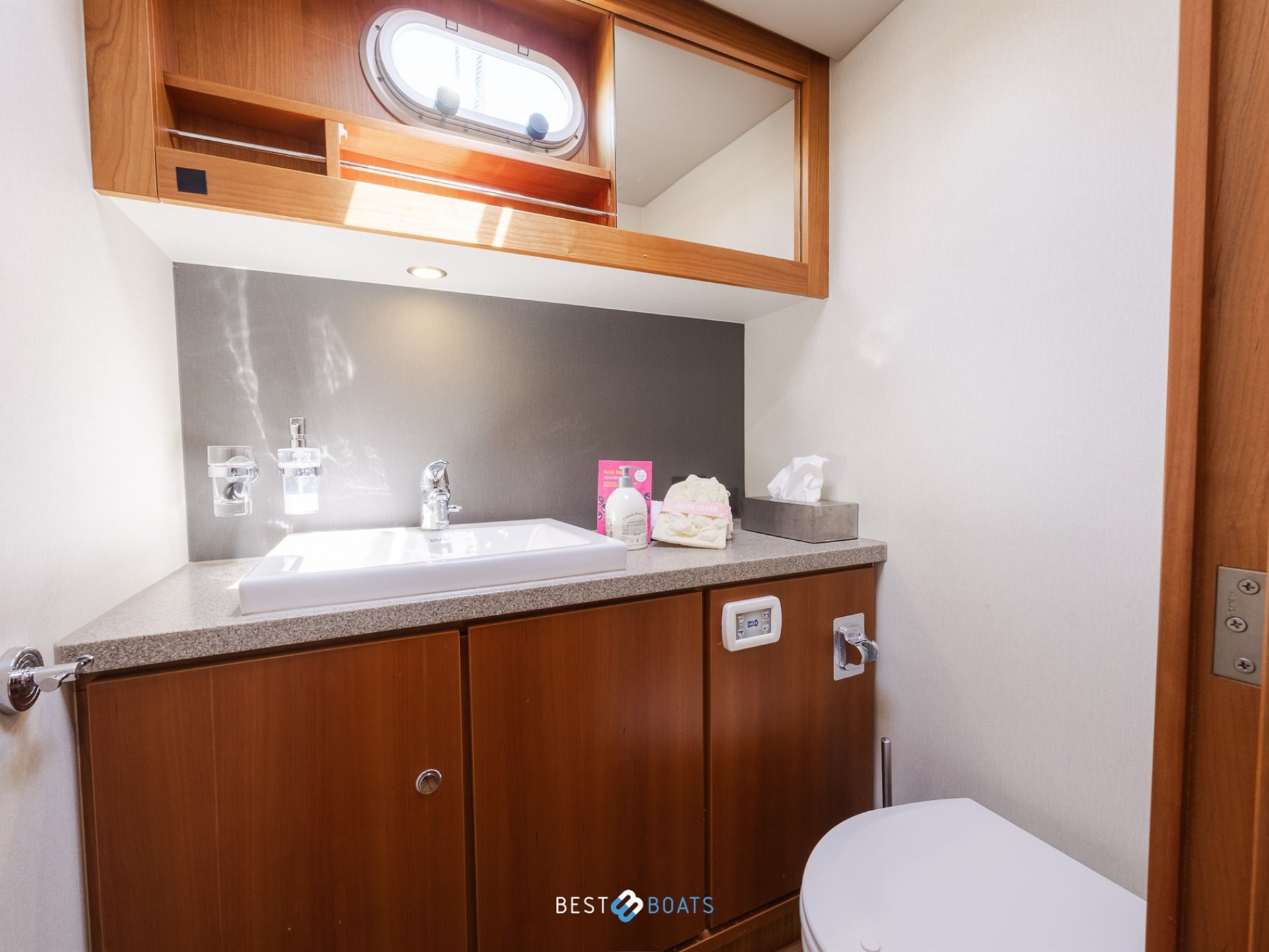 Linssen Grand Sturdy 470 Sedan Wheelhouse