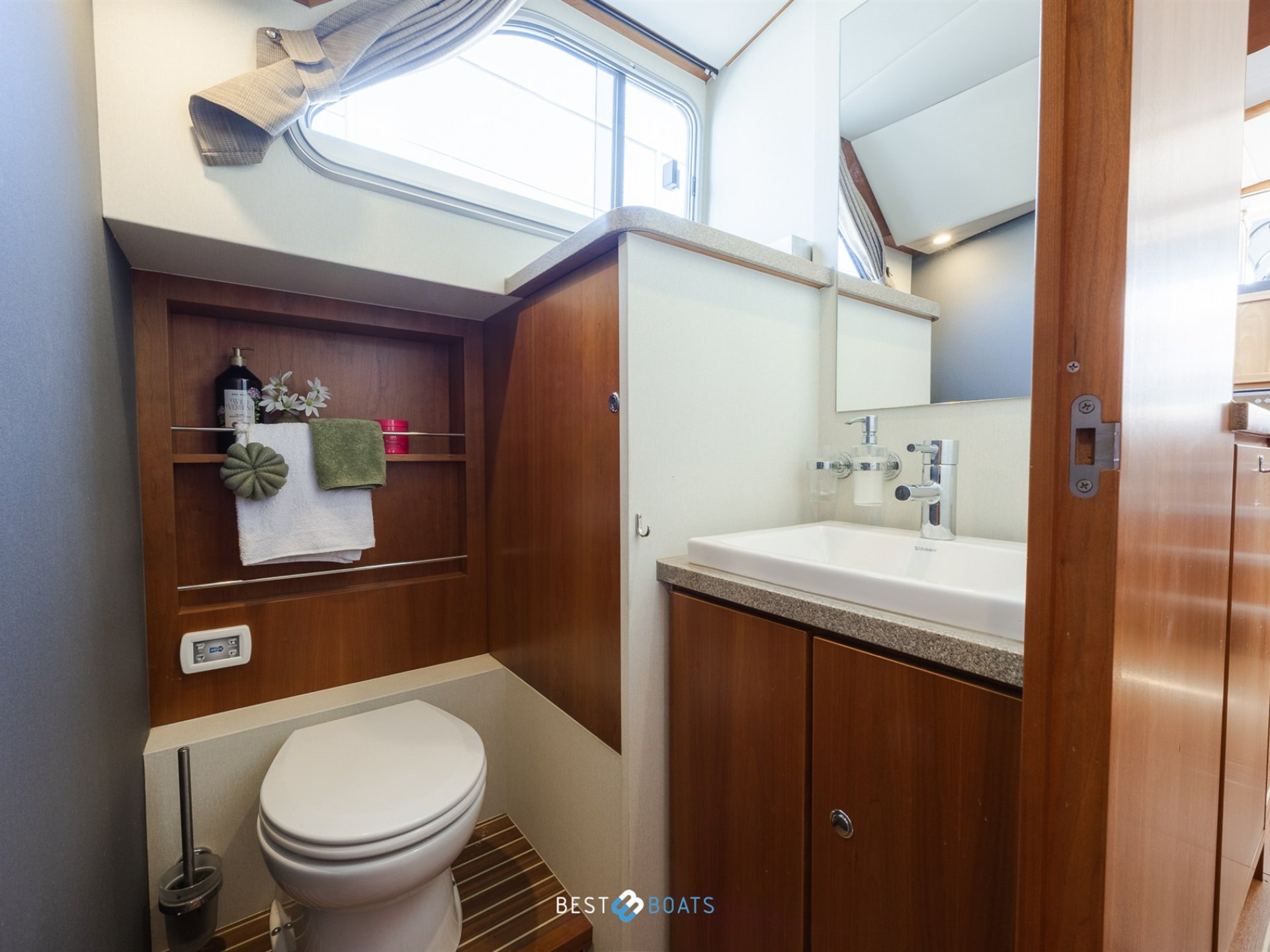 Linssen Grand Sturdy 470 Sedan Wheelhouse