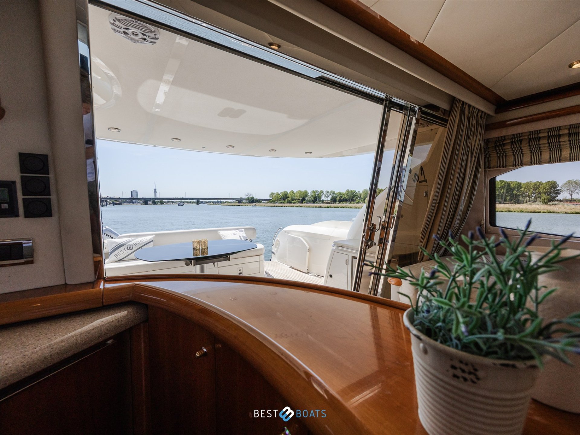 Sunseeker Manhattan 64