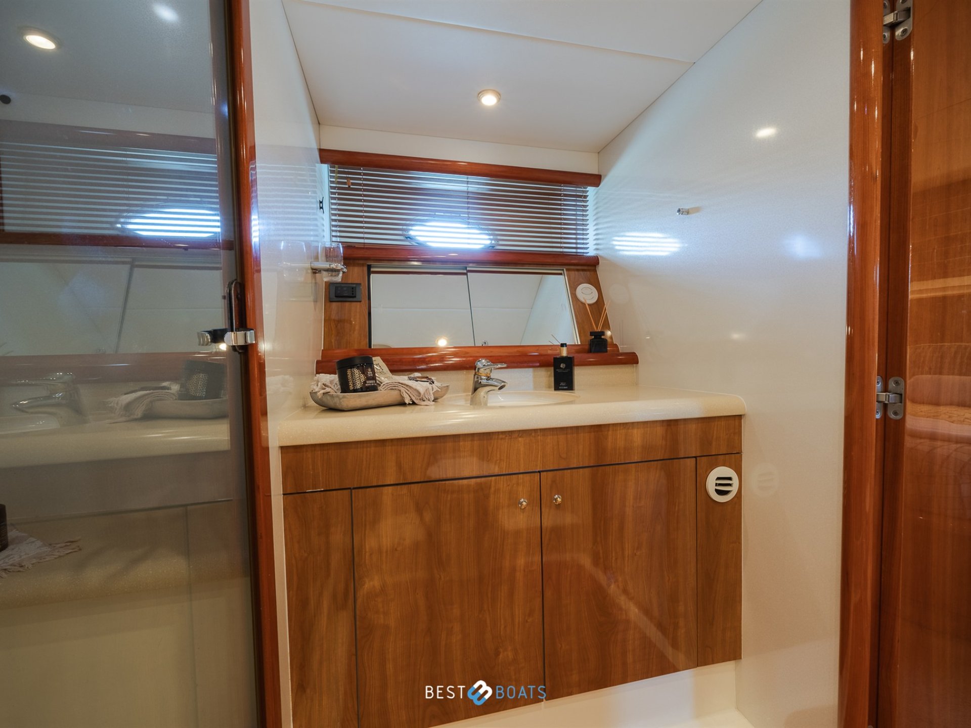 Sunseeker Manhattan 64