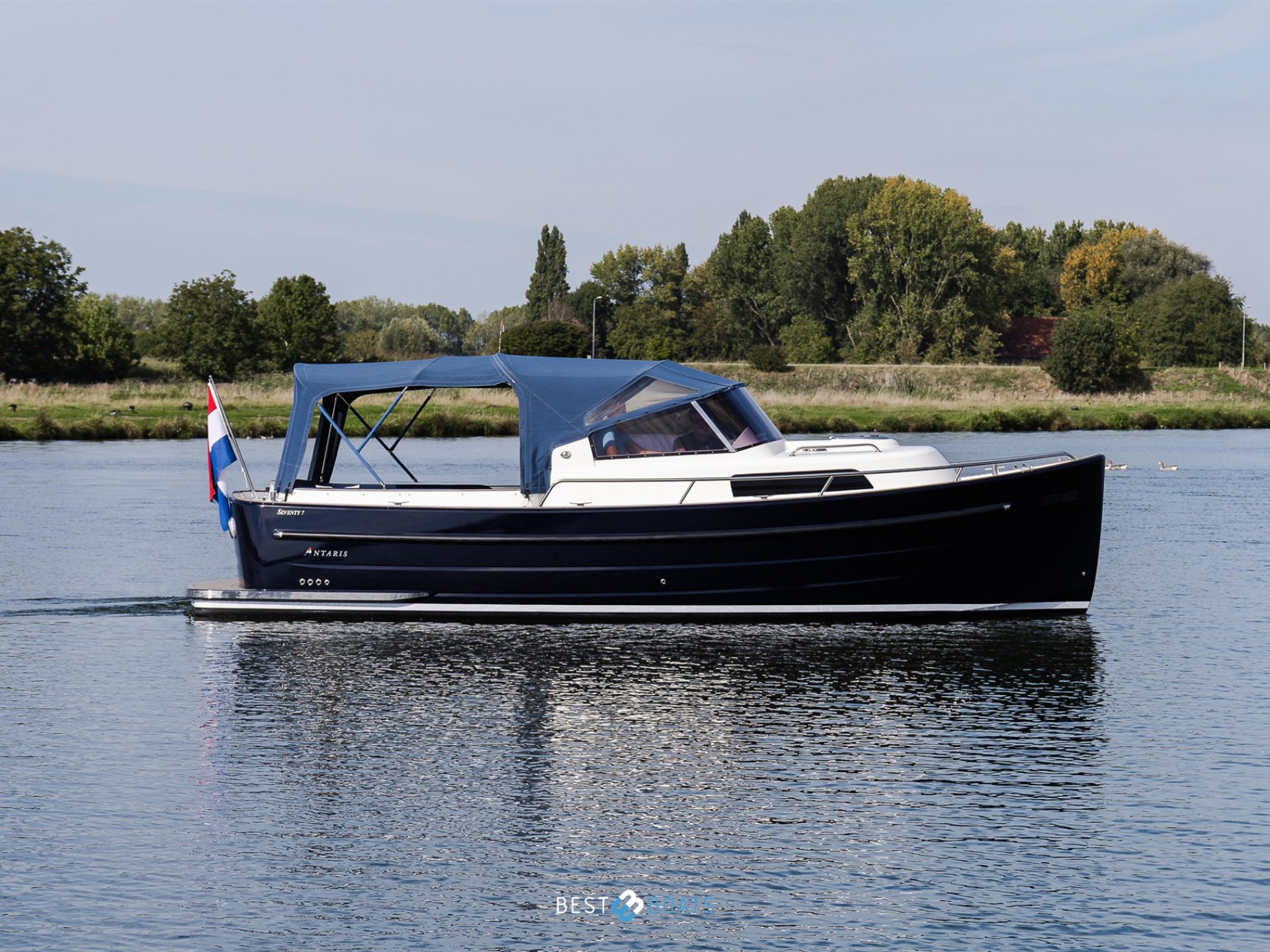 Antaris Seventy7 Cabin