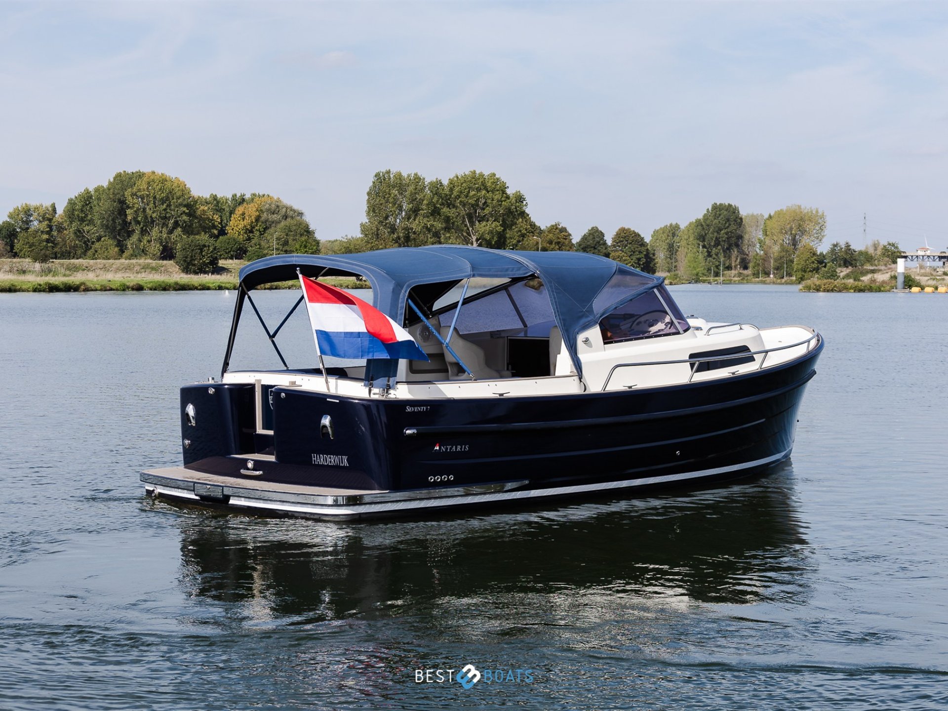 Antaris Seventy7 Cabin