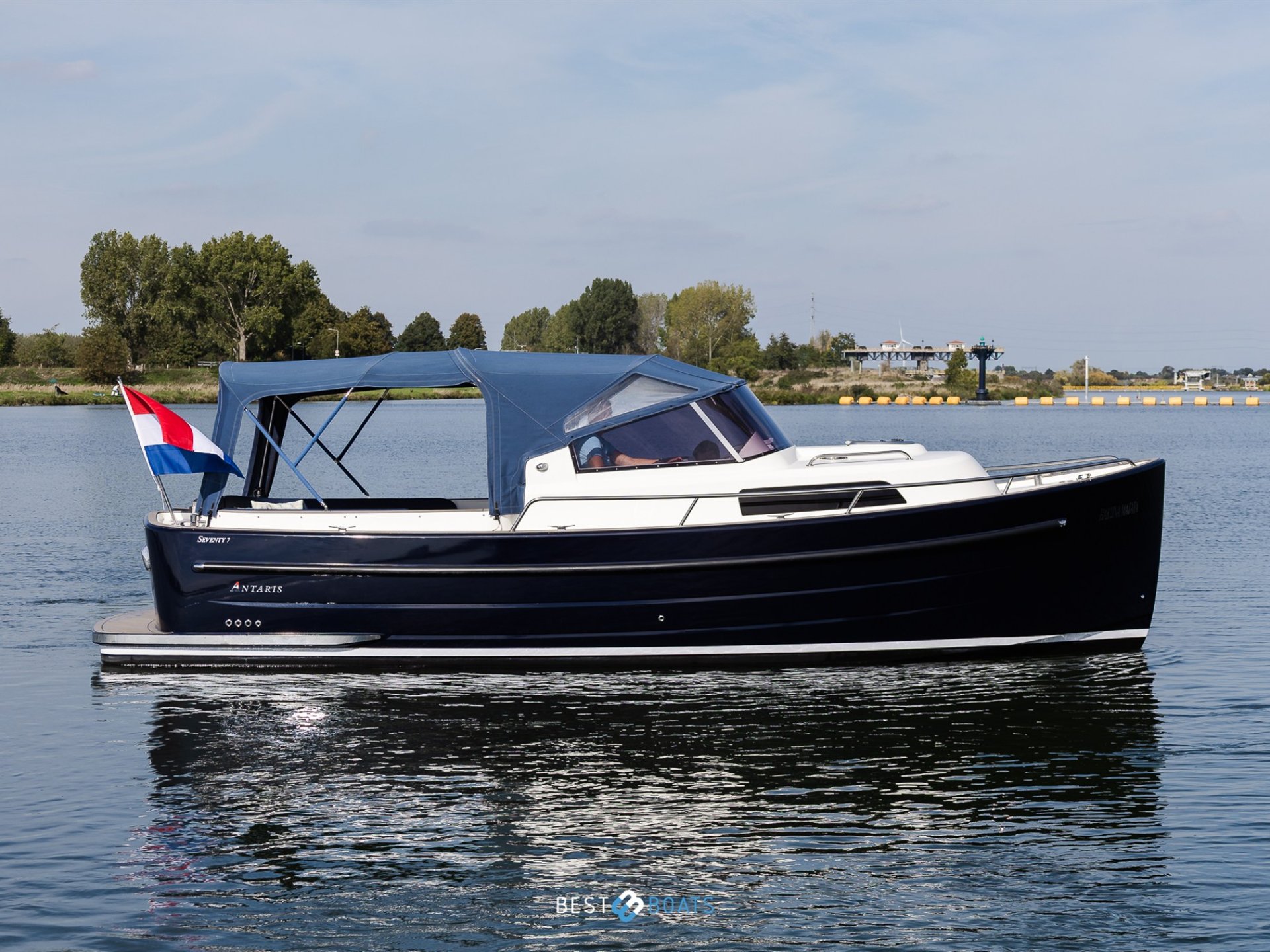 Antaris Seventy7 Cabin