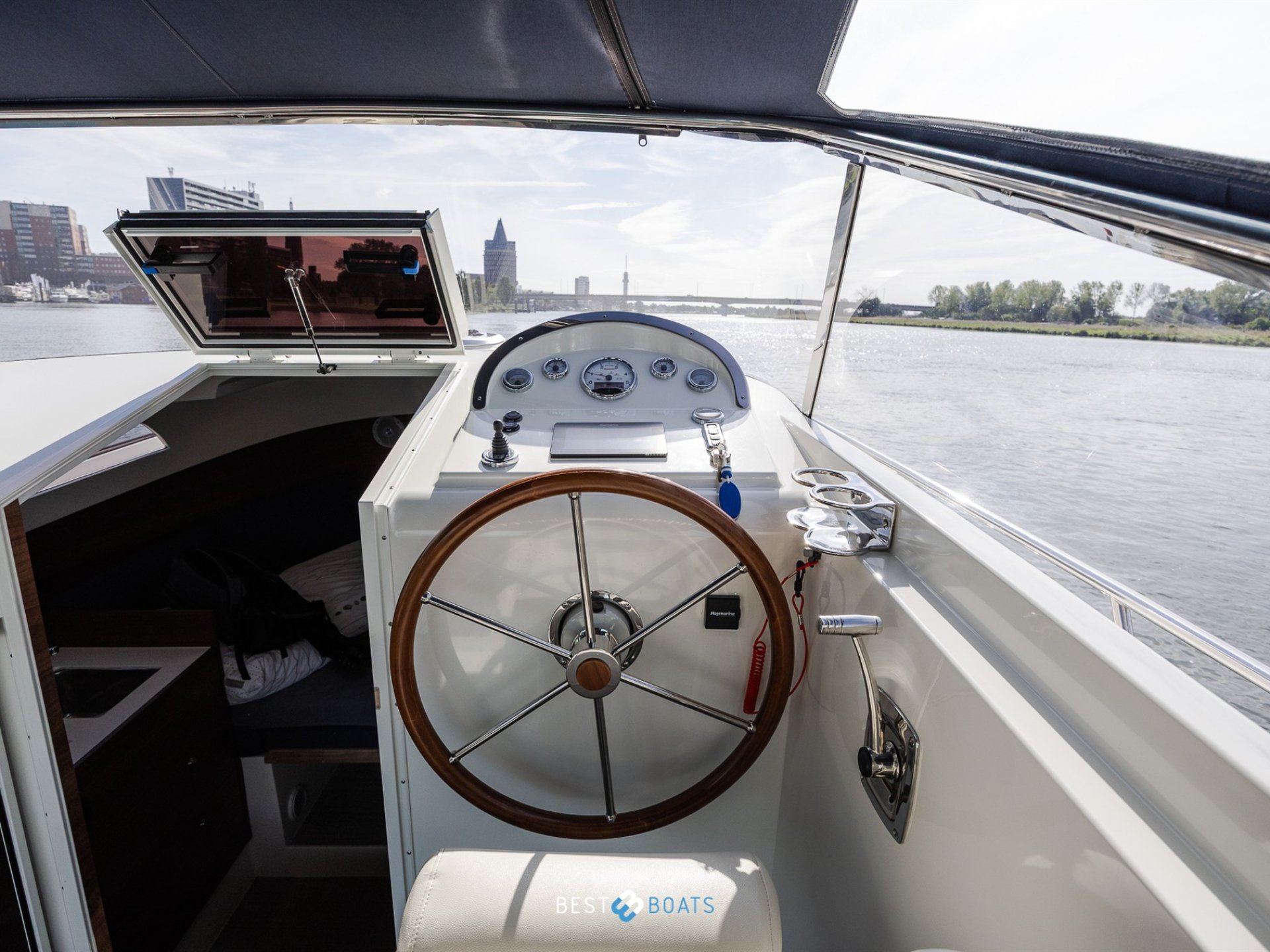 Antaris Seventy7 Cabin
