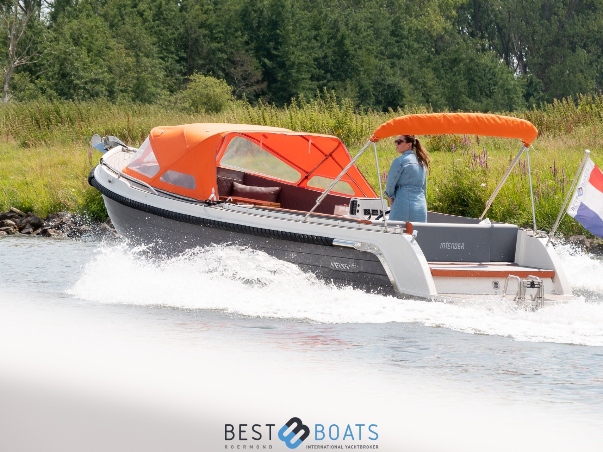 Interboat Intender 820