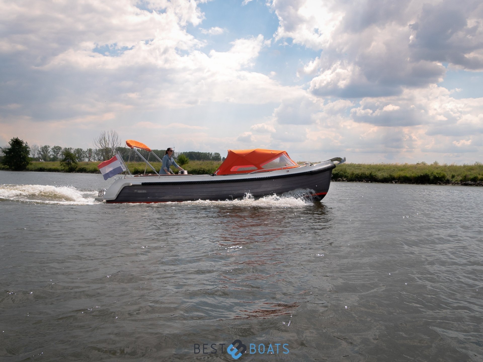 Interboat Intender 820