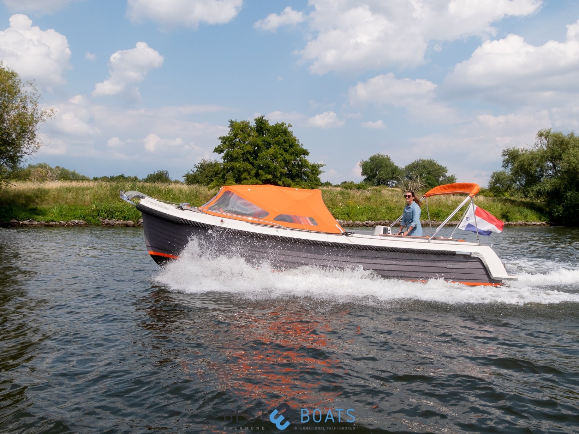 Interboat Intender 820