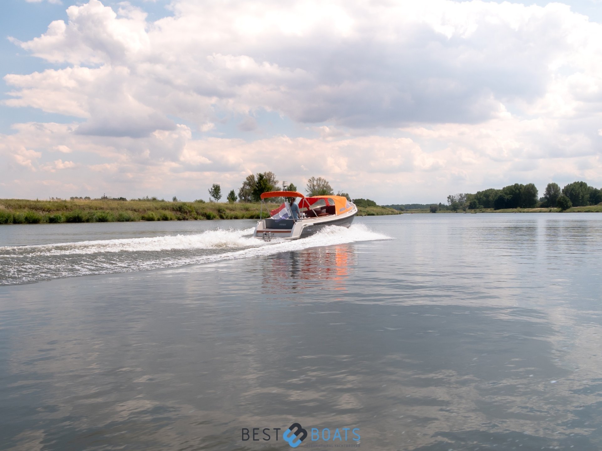 Interboat Intender 820