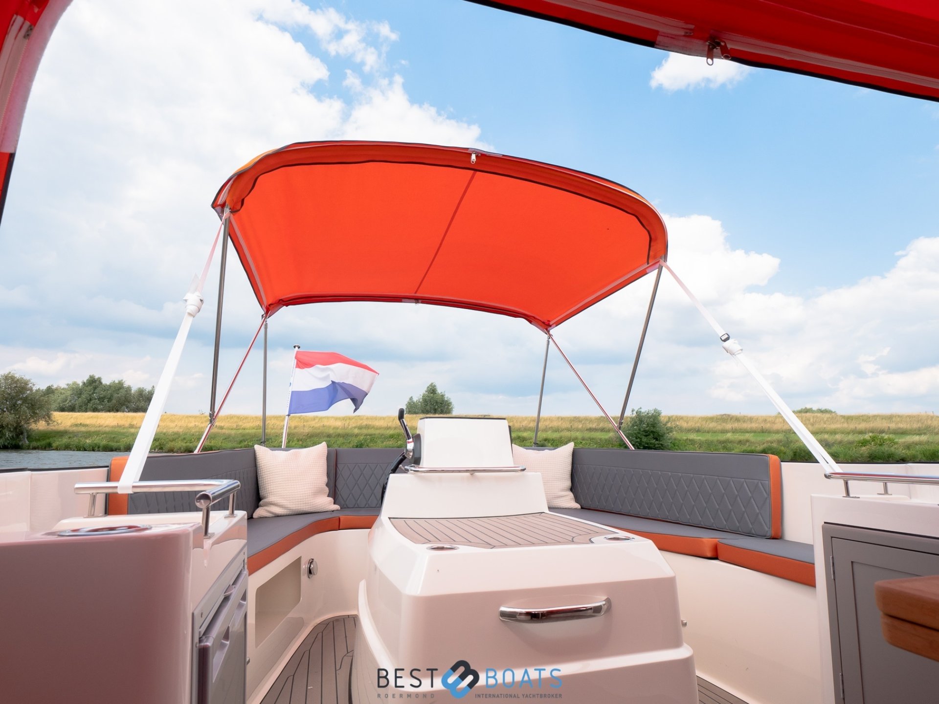 Interboat Intender 820