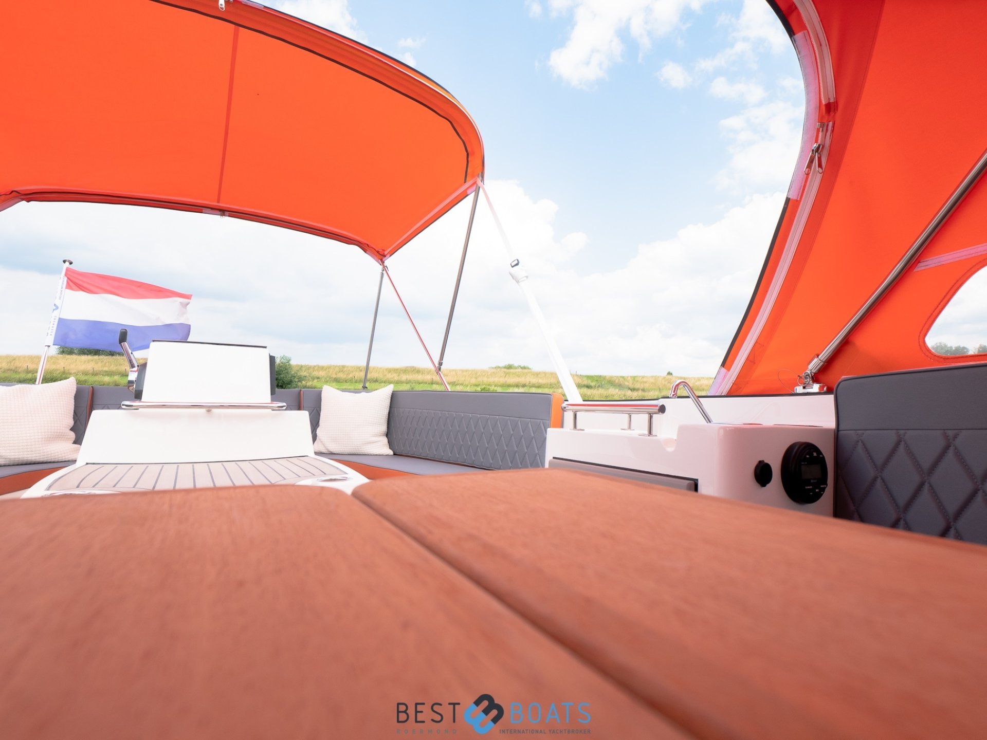 Interboat Intender 820