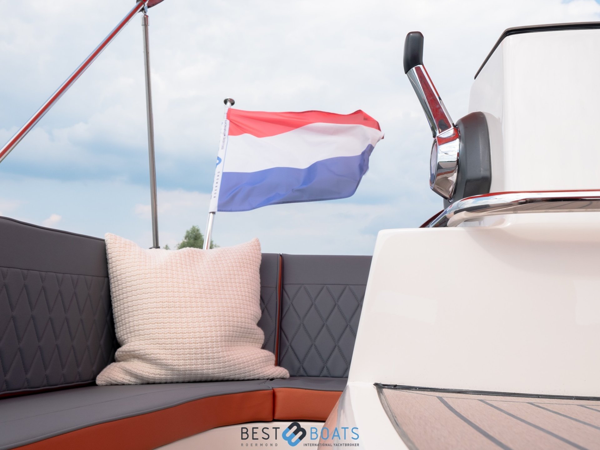 Interboat Intender 820