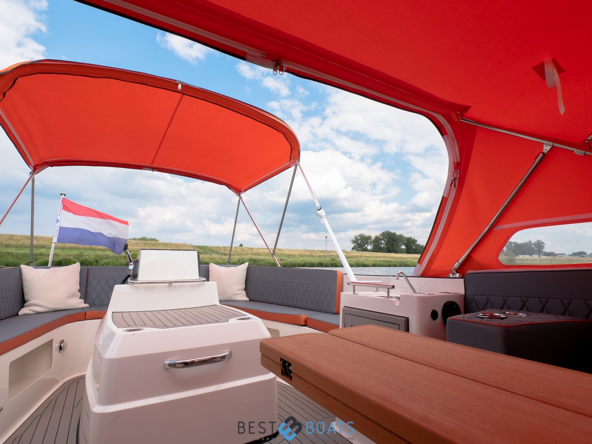 Interboat Intender 820